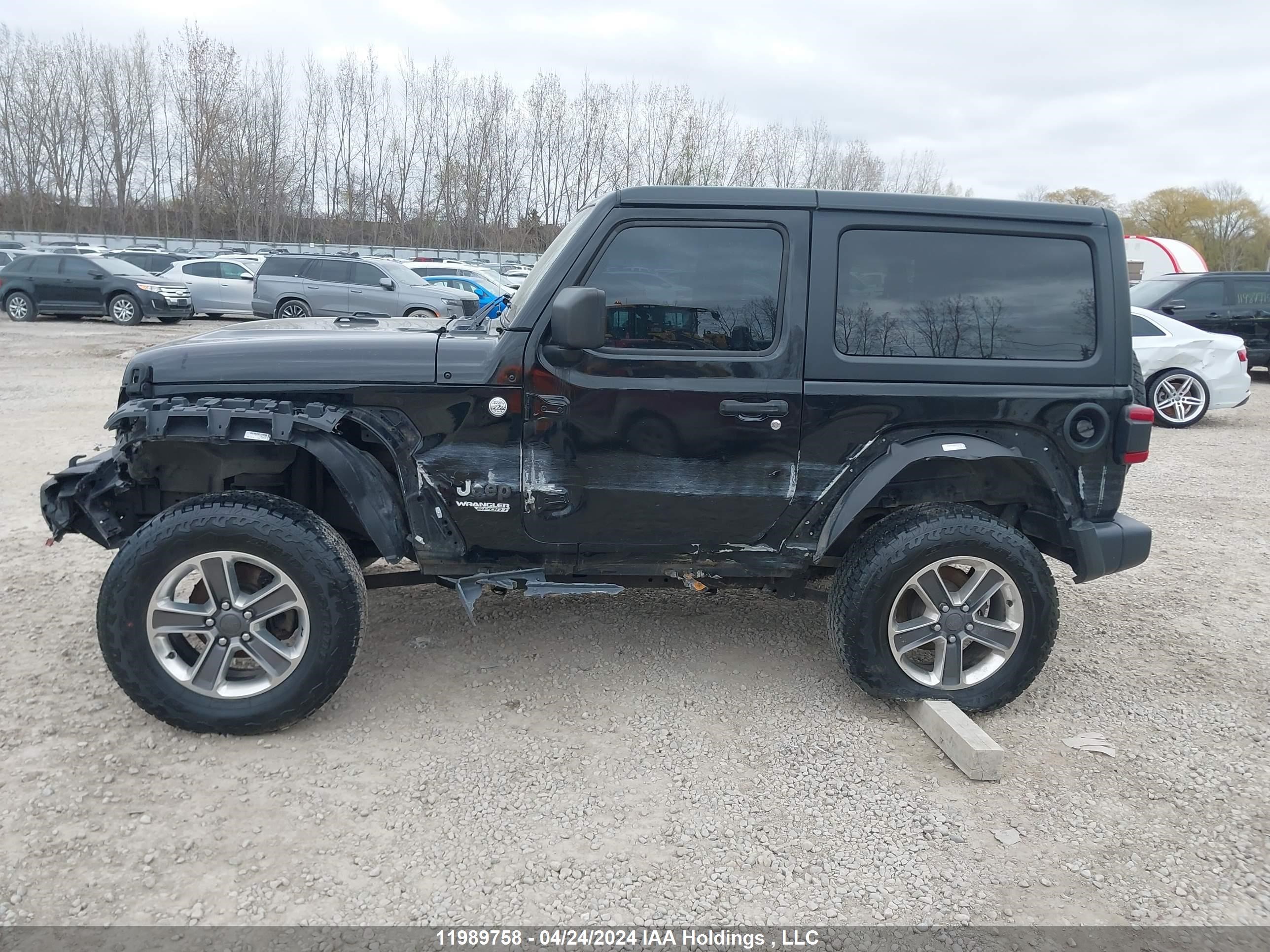 Photo 13 VIN: 1C4GJXAN0JW255244 - JEEP WRANGLER 