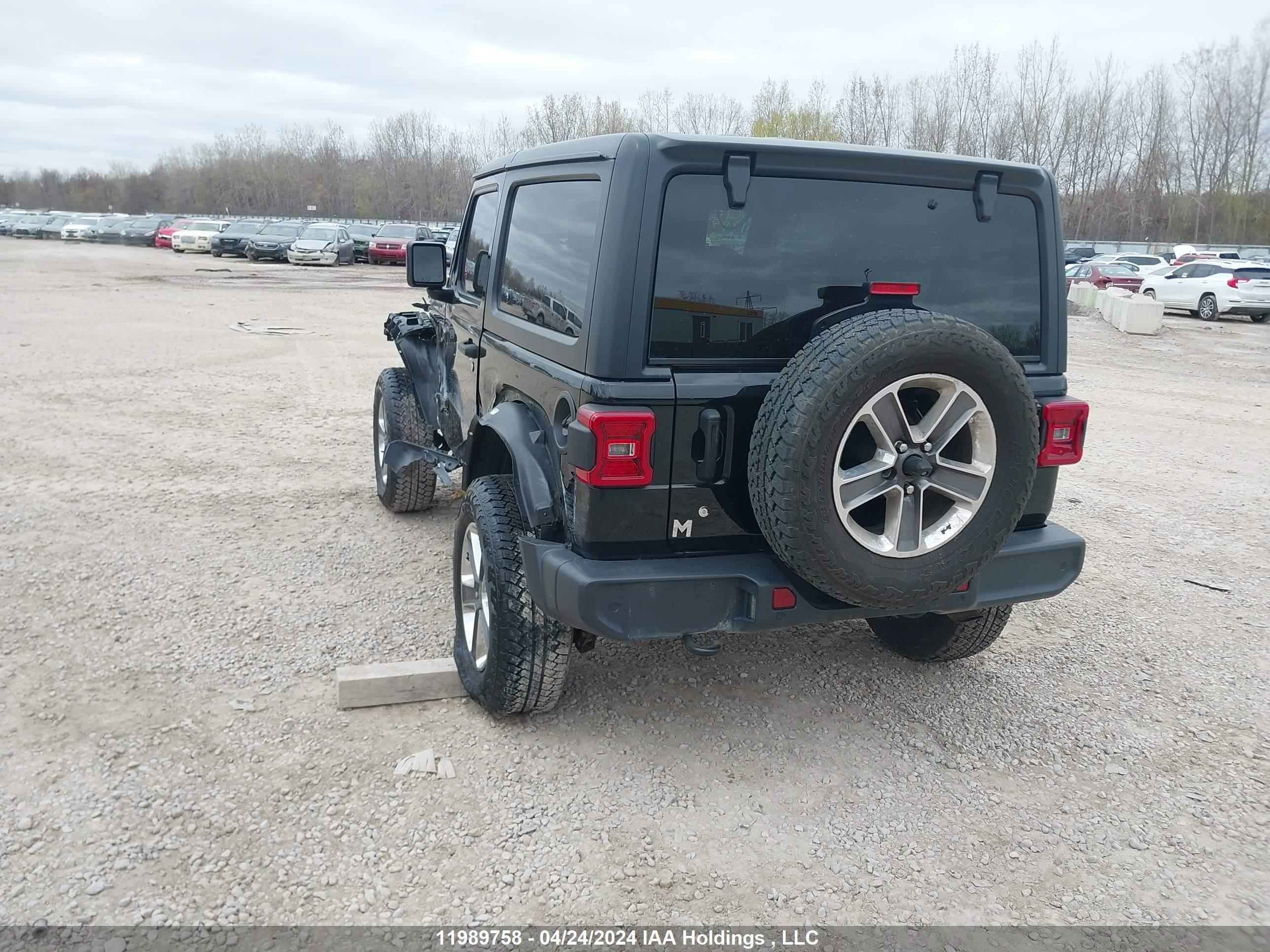 Photo 2 VIN: 1C4GJXAN0JW255244 - JEEP WRANGLER 