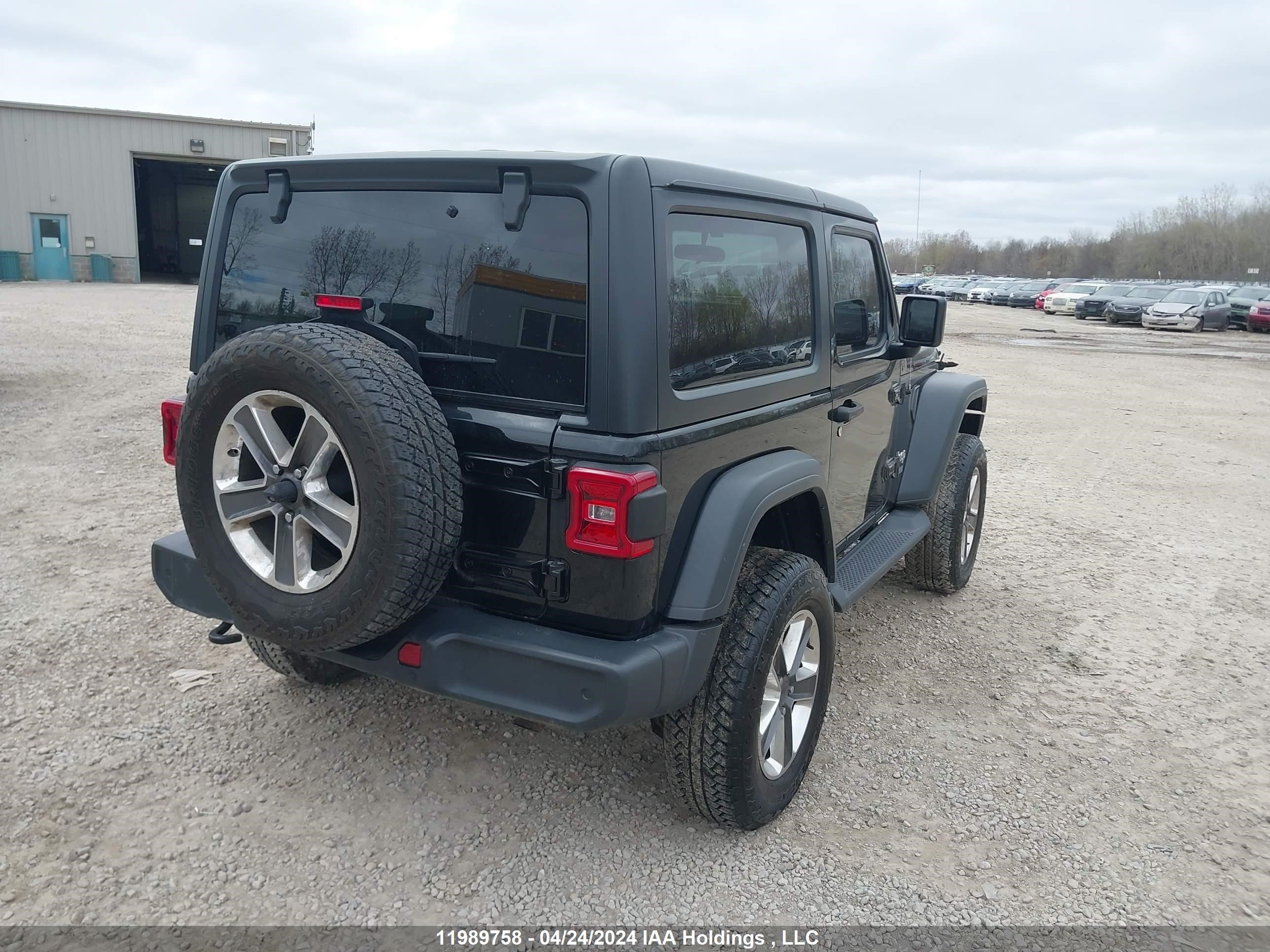 Photo 3 VIN: 1C4GJXAN0JW255244 - JEEP WRANGLER 