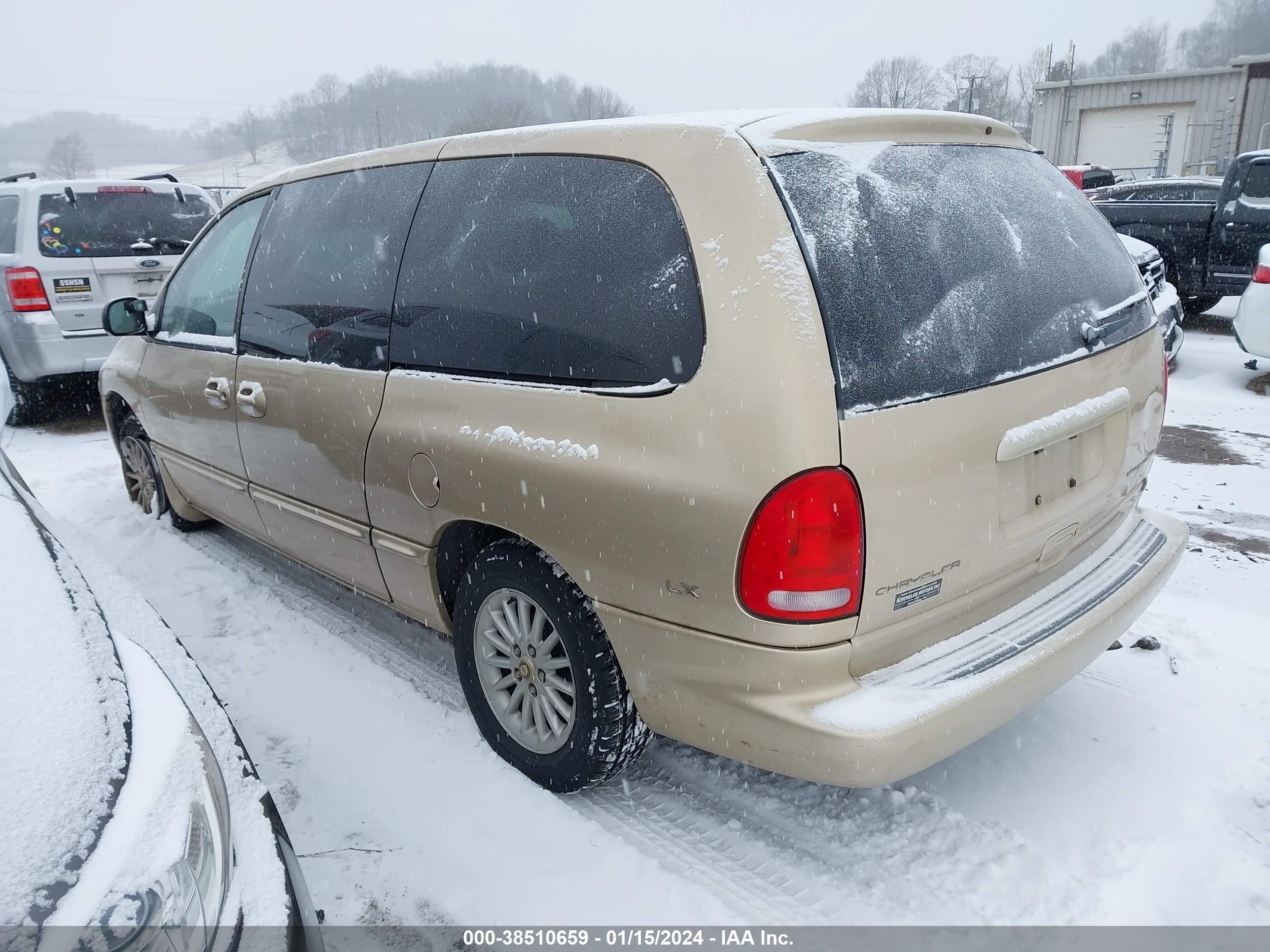 Photo 2 VIN: 1C4GP44G8YB652955 - CHRYSLER TOWN & COUNTRY 