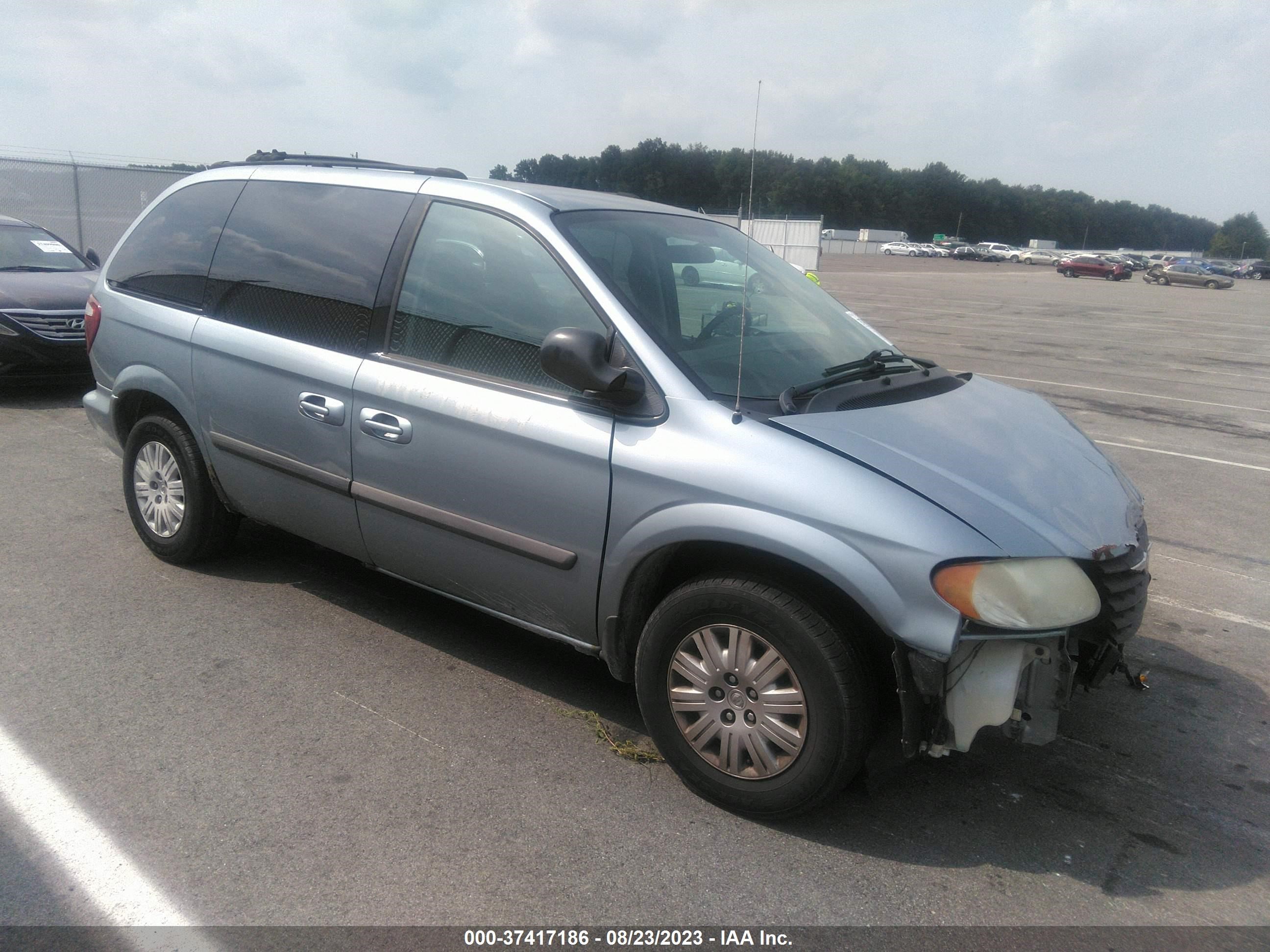 Photo 0 VIN: 1C4GP45R05B263156 - CHRYSLER TOWN & COUNTRY 