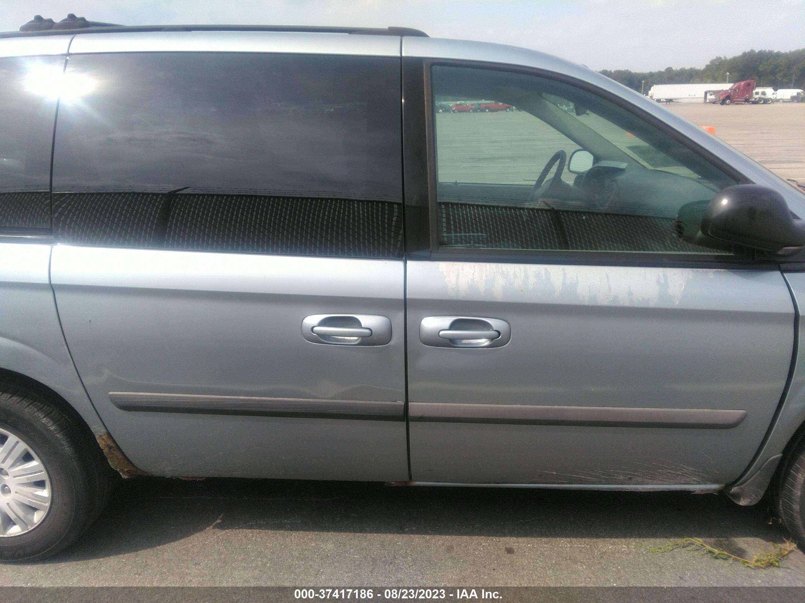 Photo 13 VIN: 1C4GP45R05B263156 - CHRYSLER TOWN & COUNTRY 