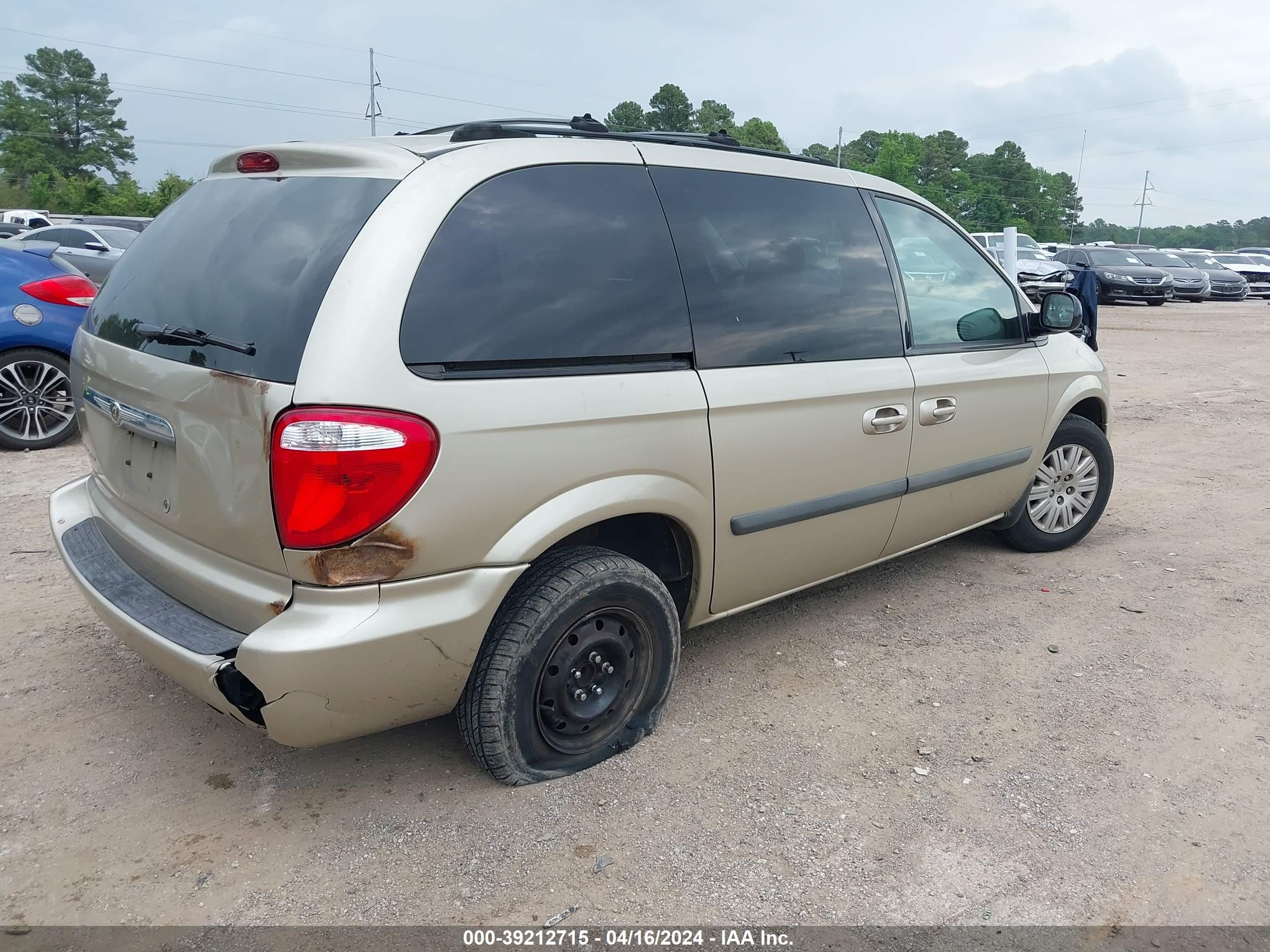 Photo 3 VIN: 1C4GP45R15B271640 - CHRYSLER TOWN & COUNTRY 