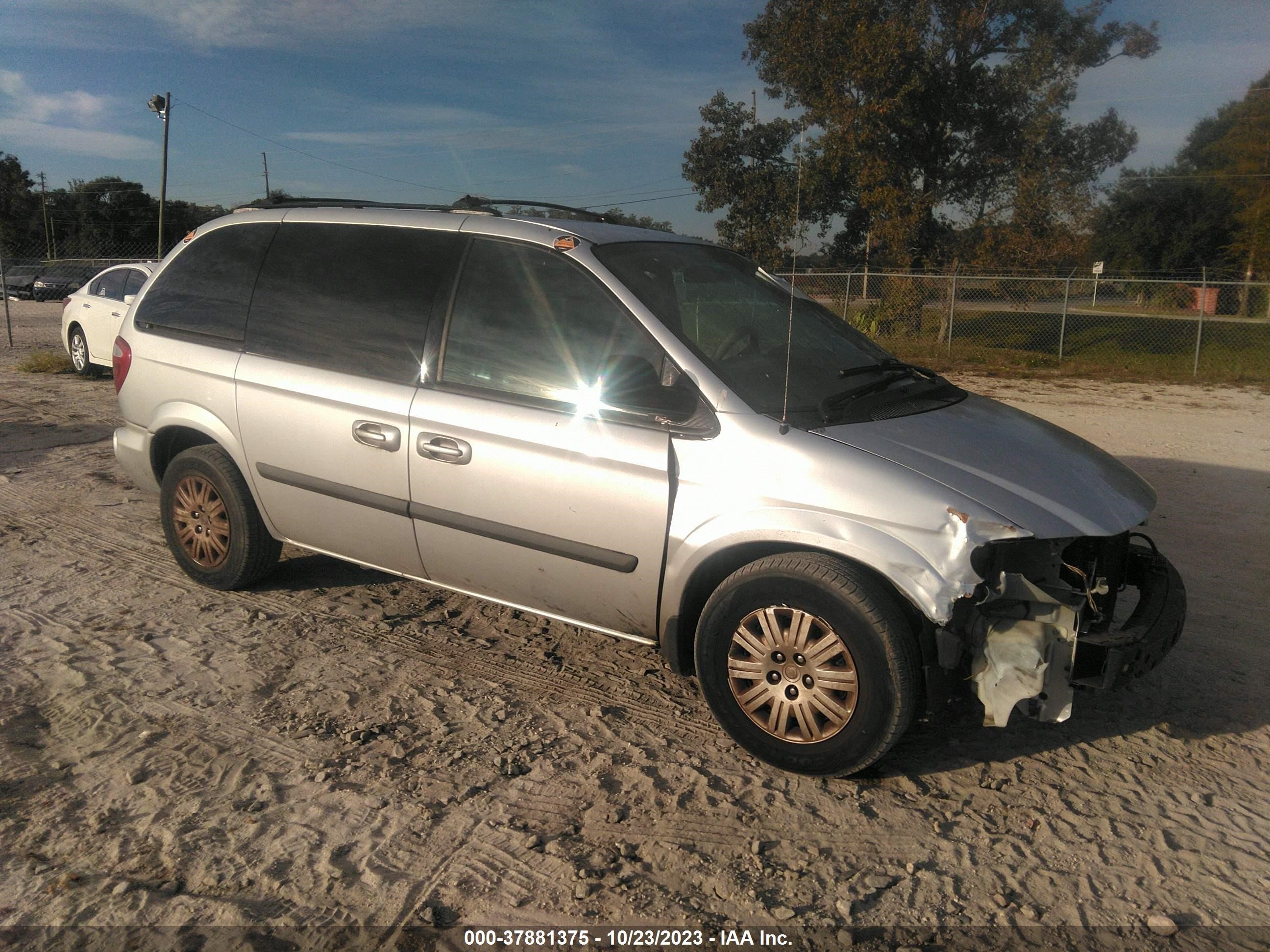 Photo 0 VIN: 1C4GP45R25B263353 - CHRYSLER TOWN & COUNTRY 