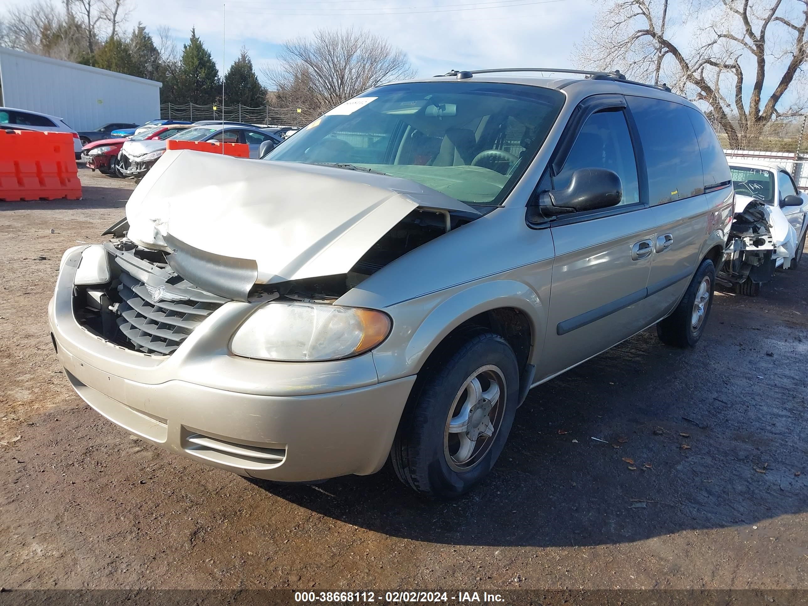 Photo 1 VIN: 1C4GP45R25B295302 - CHRYSLER TOWN & COUNTRY 