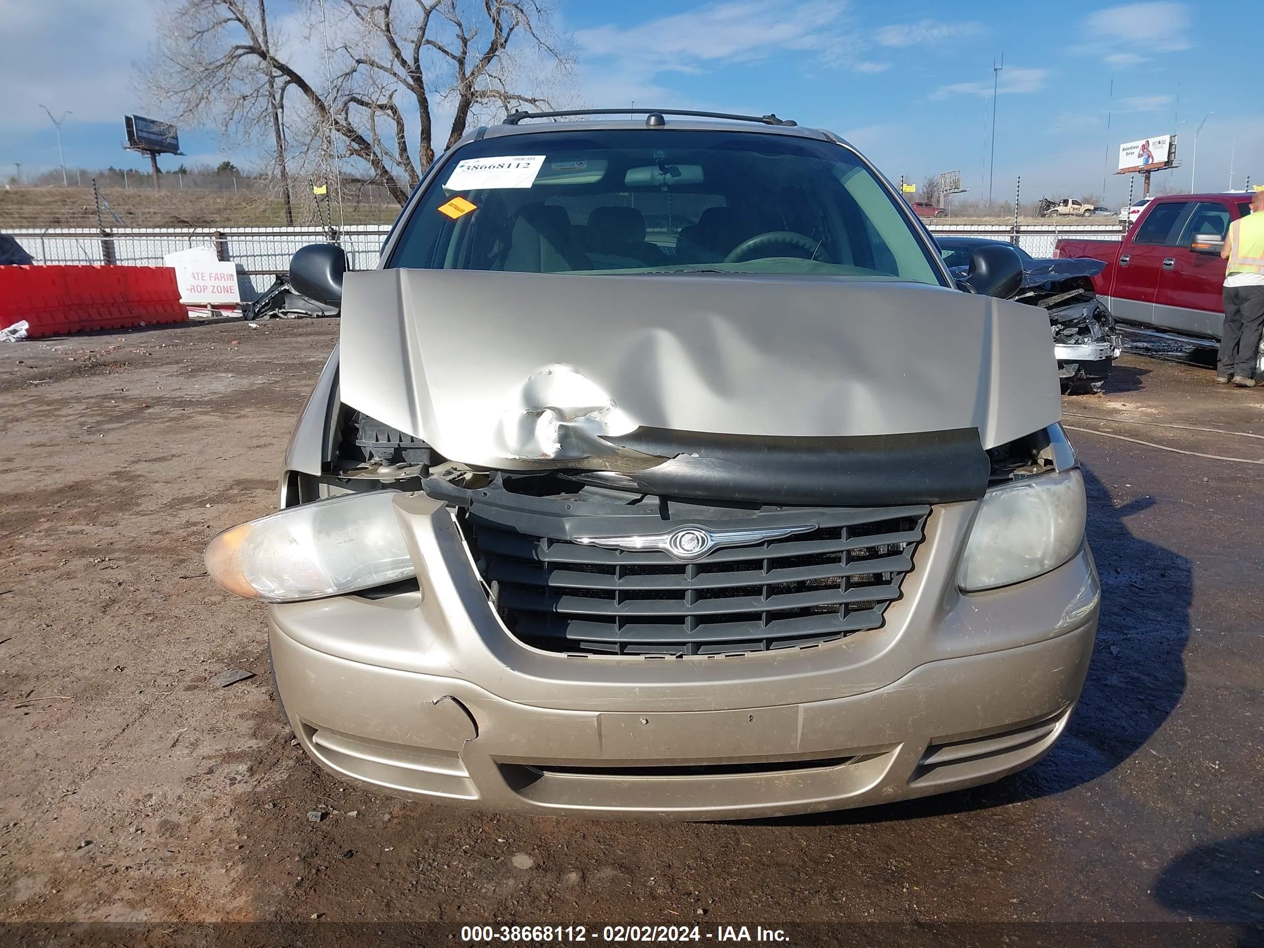 Photo 12 VIN: 1C4GP45R25B295302 - CHRYSLER TOWN & COUNTRY 