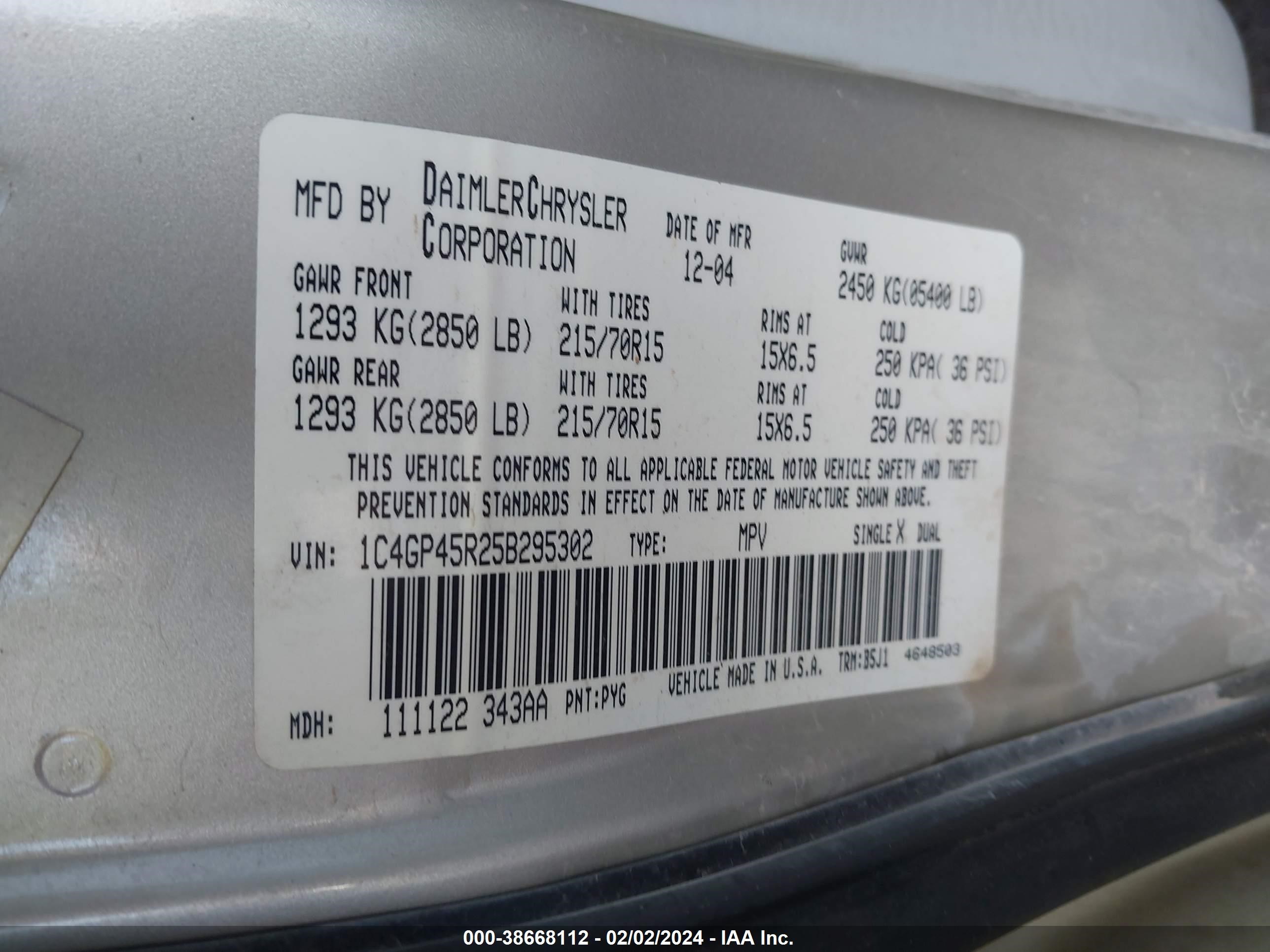 Photo 8 VIN: 1C4GP45R25B295302 - CHRYSLER TOWN & COUNTRY 