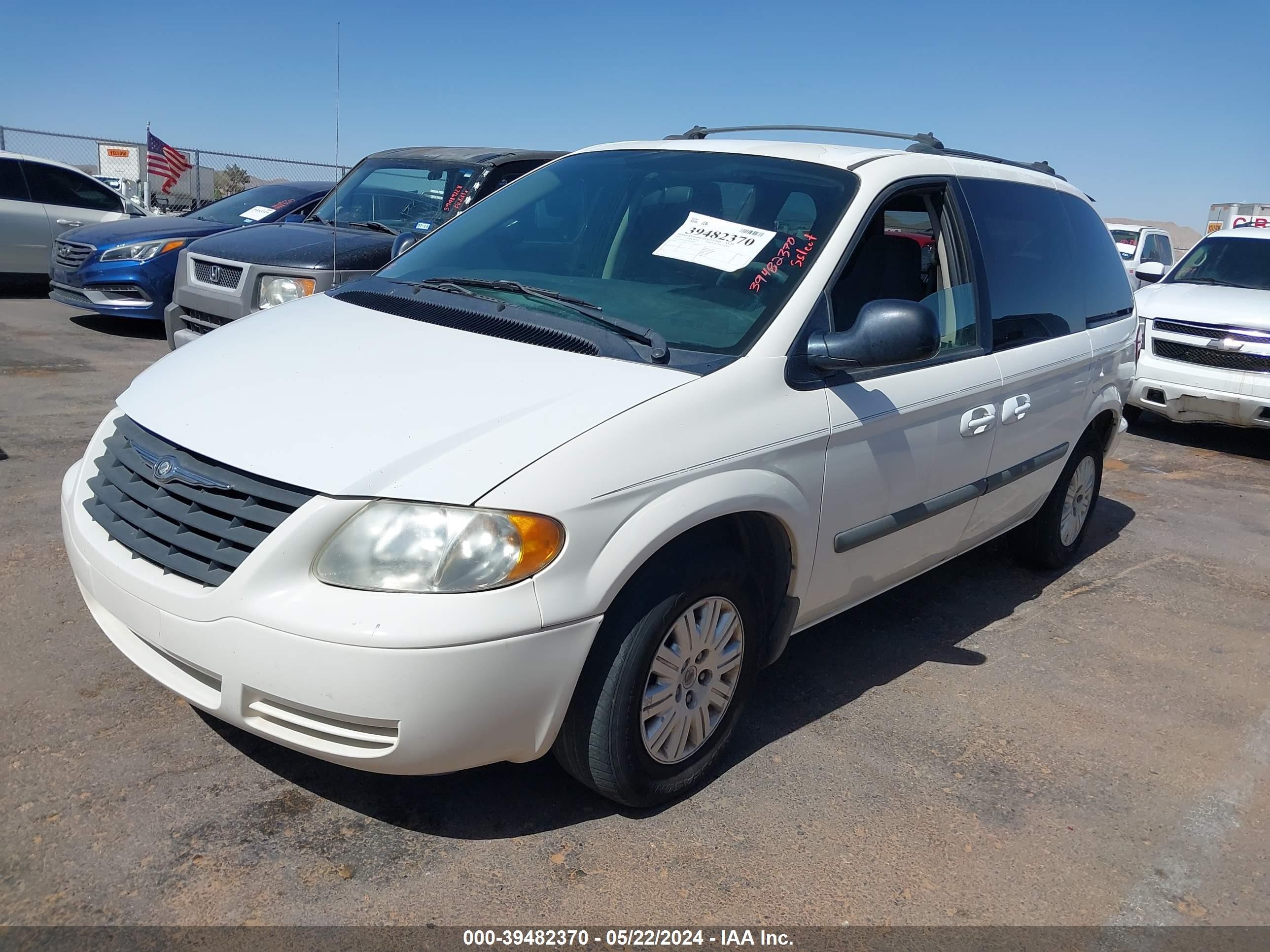 Photo 1 VIN: 1C4GP45R45B263984 - CHRYSLER TOWN & COUNTRY 