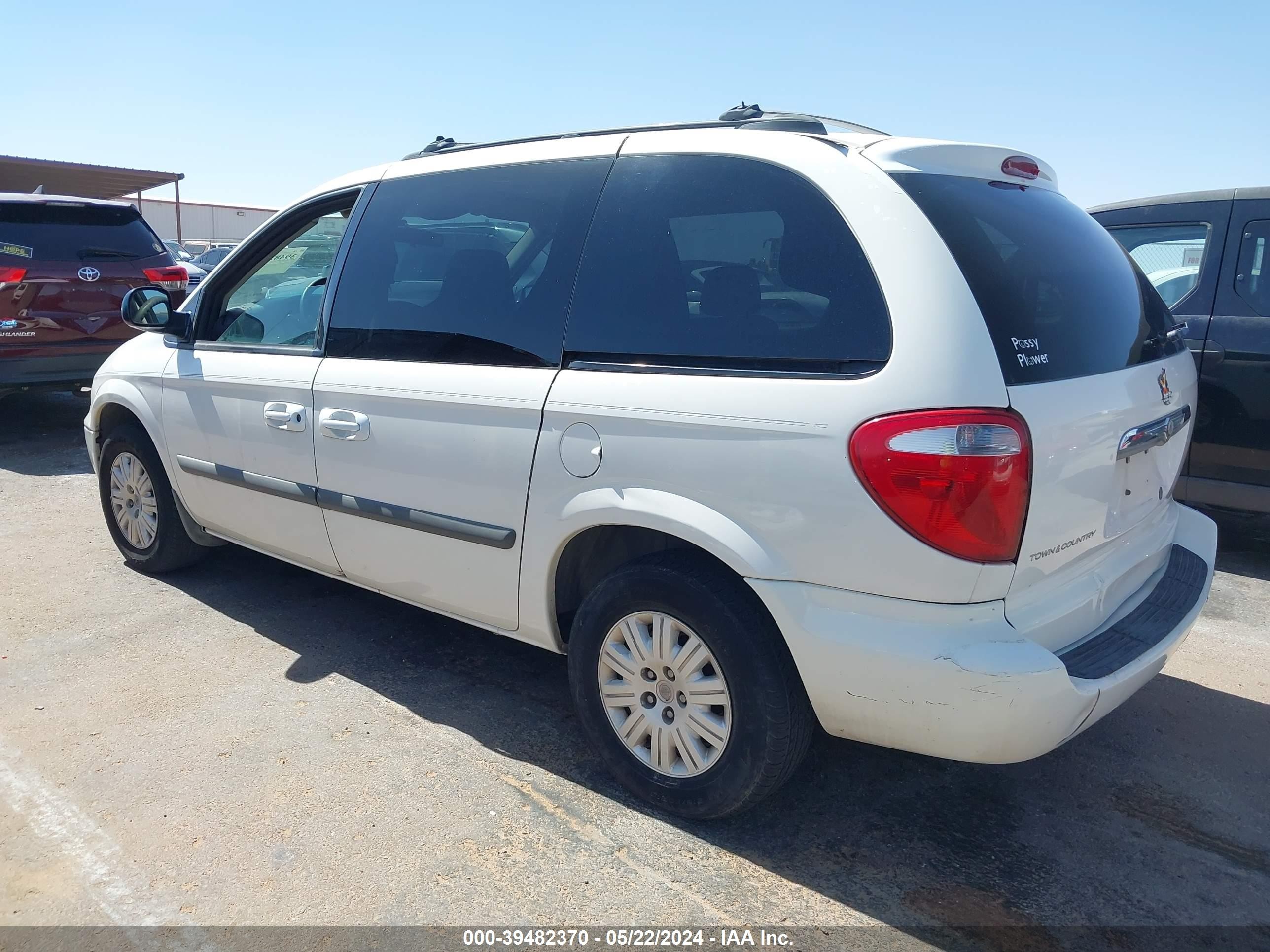 Photo 2 VIN: 1C4GP45R45B263984 - CHRYSLER TOWN & COUNTRY 