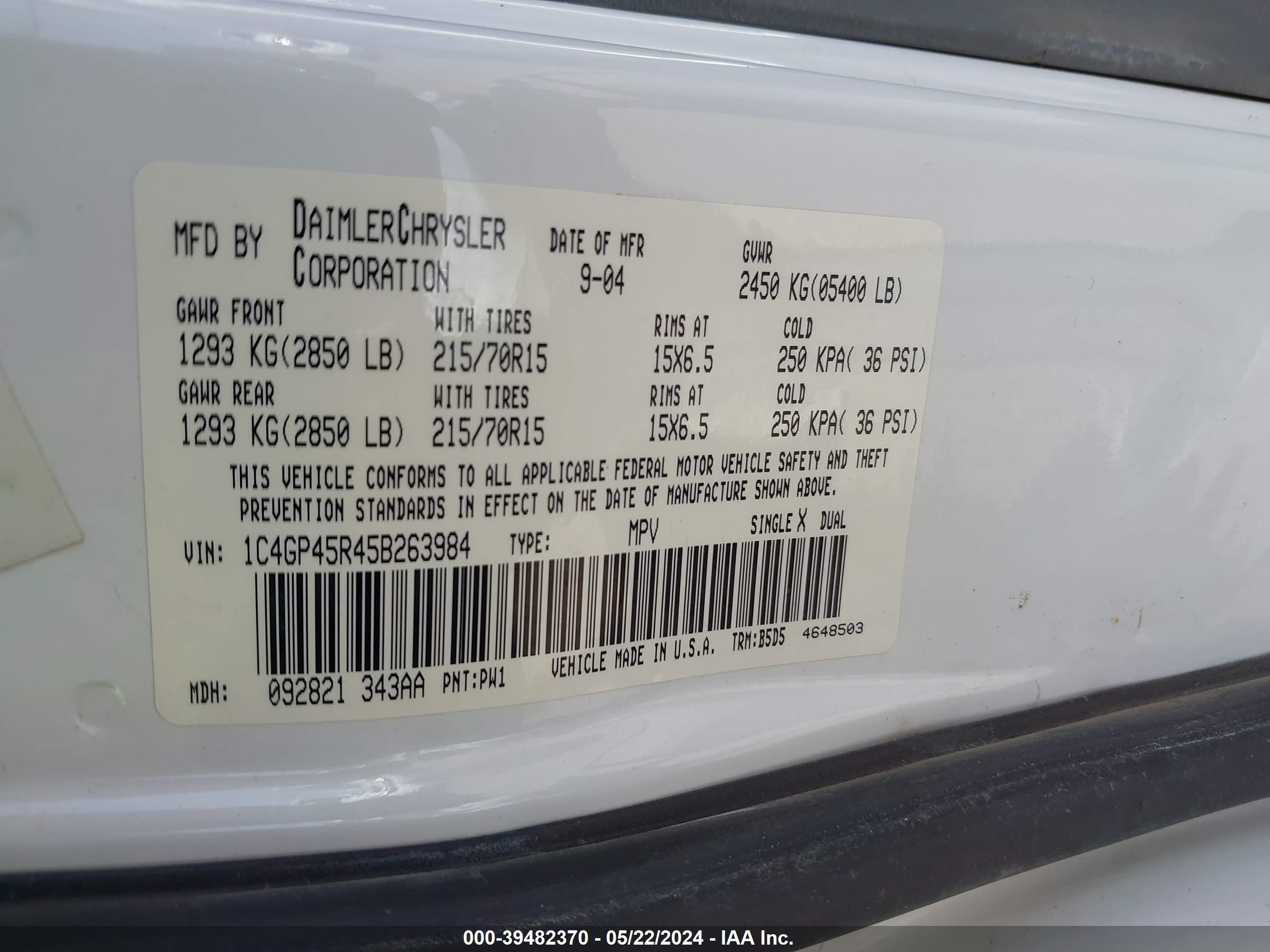 Photo 8 VIN: 1C4GP45R45B263984 - CHRYSLER TOWN & COUNTRY 