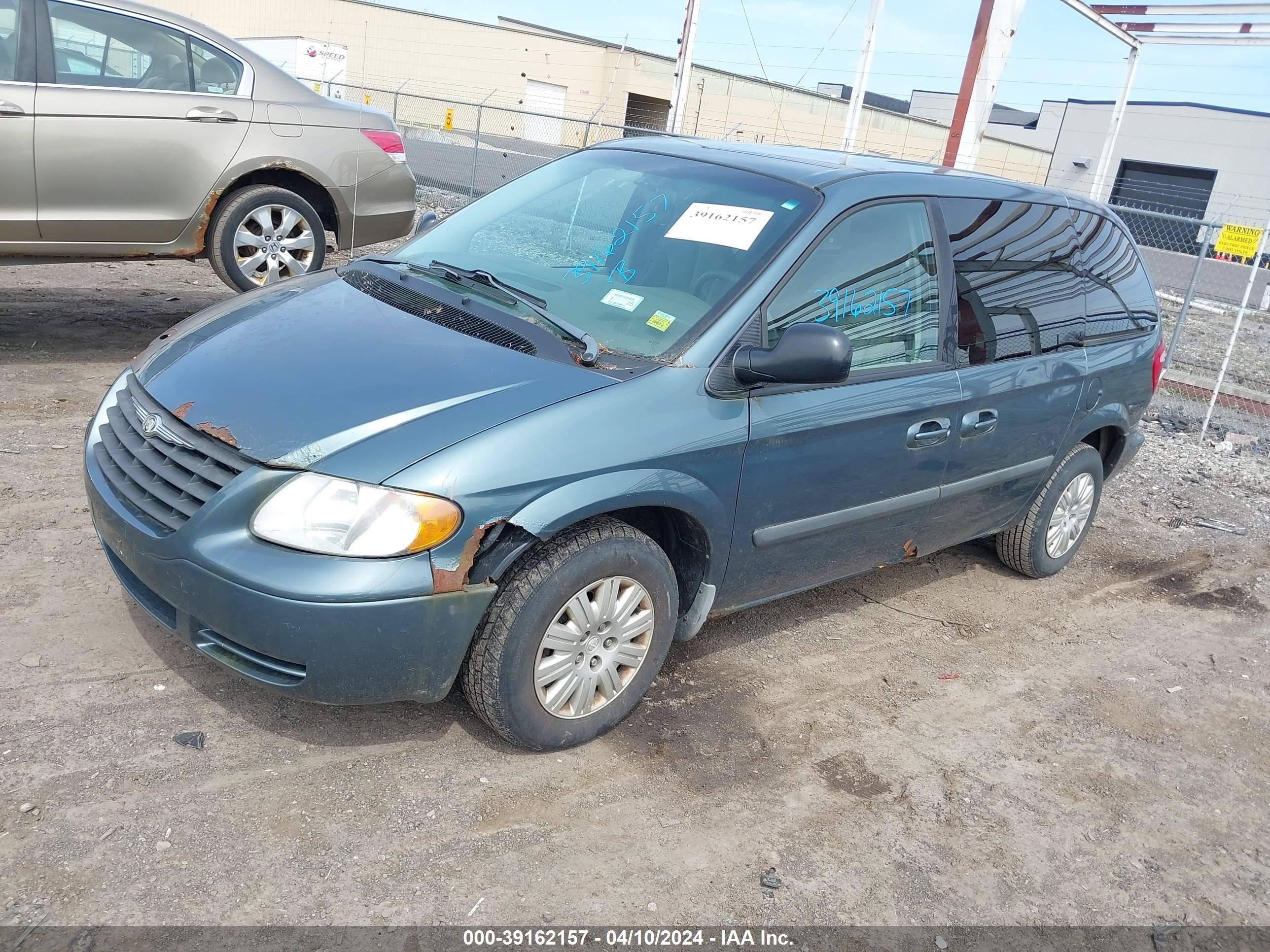 Photo 1 VIN: 1C4GP45R45B286066 - CHRYSLER TOWN & COUNTRY 