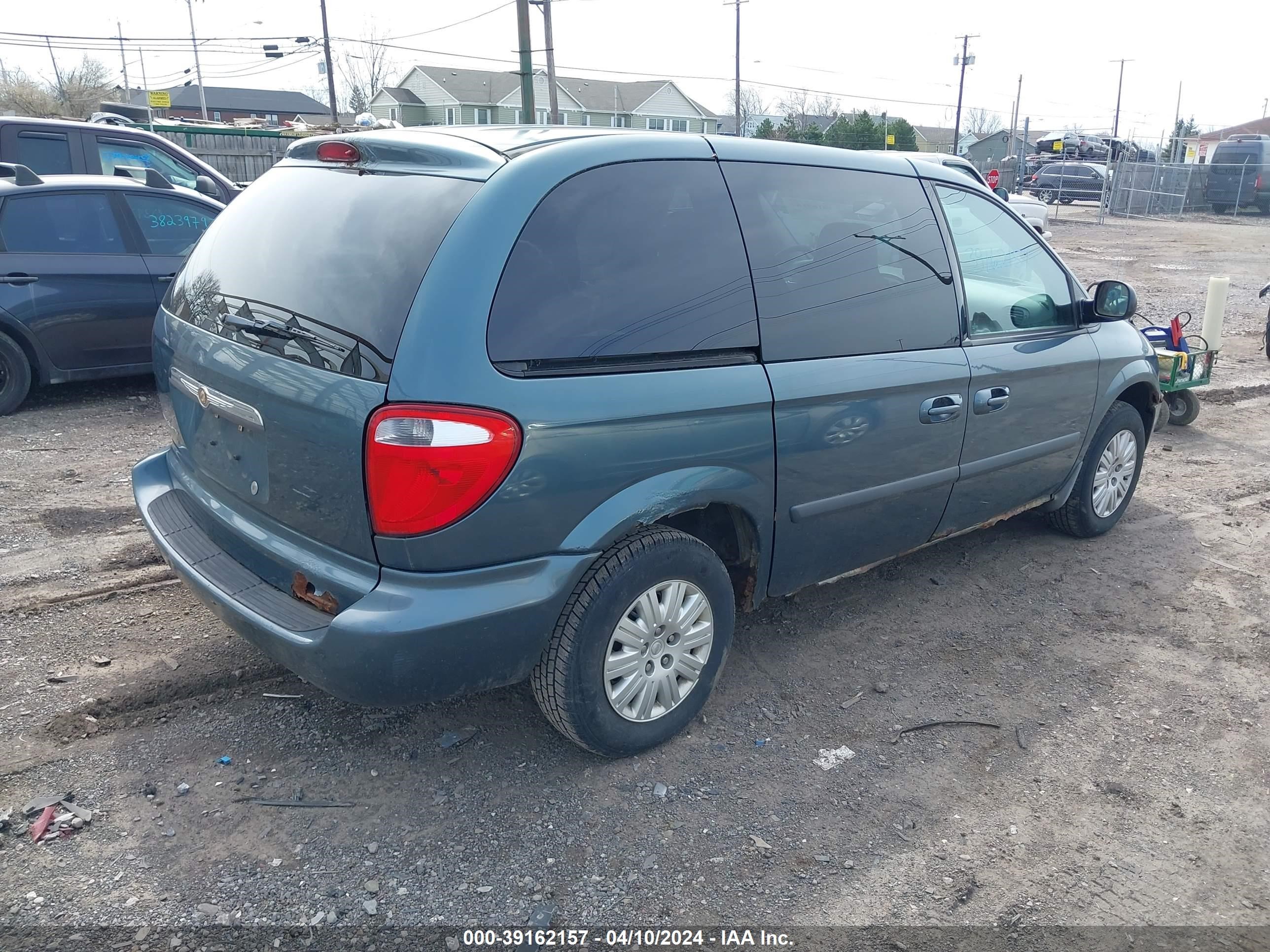 Photo 3 VIN: 1C4GP45R45B286066 - CHRYSLER TOWN & COUNTRY 