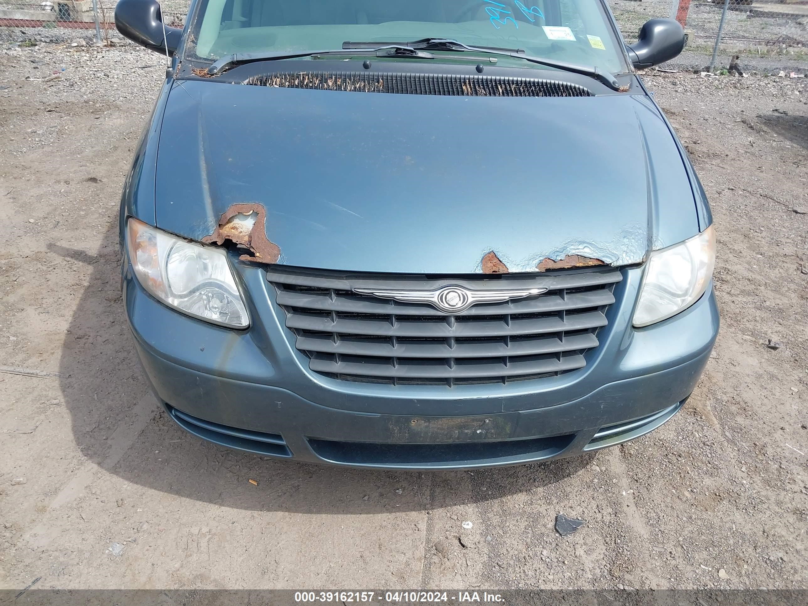 Photo 5 VIN: 1C4GP45R45B286066 - CHRYSLER TOWN & COUNTRY 