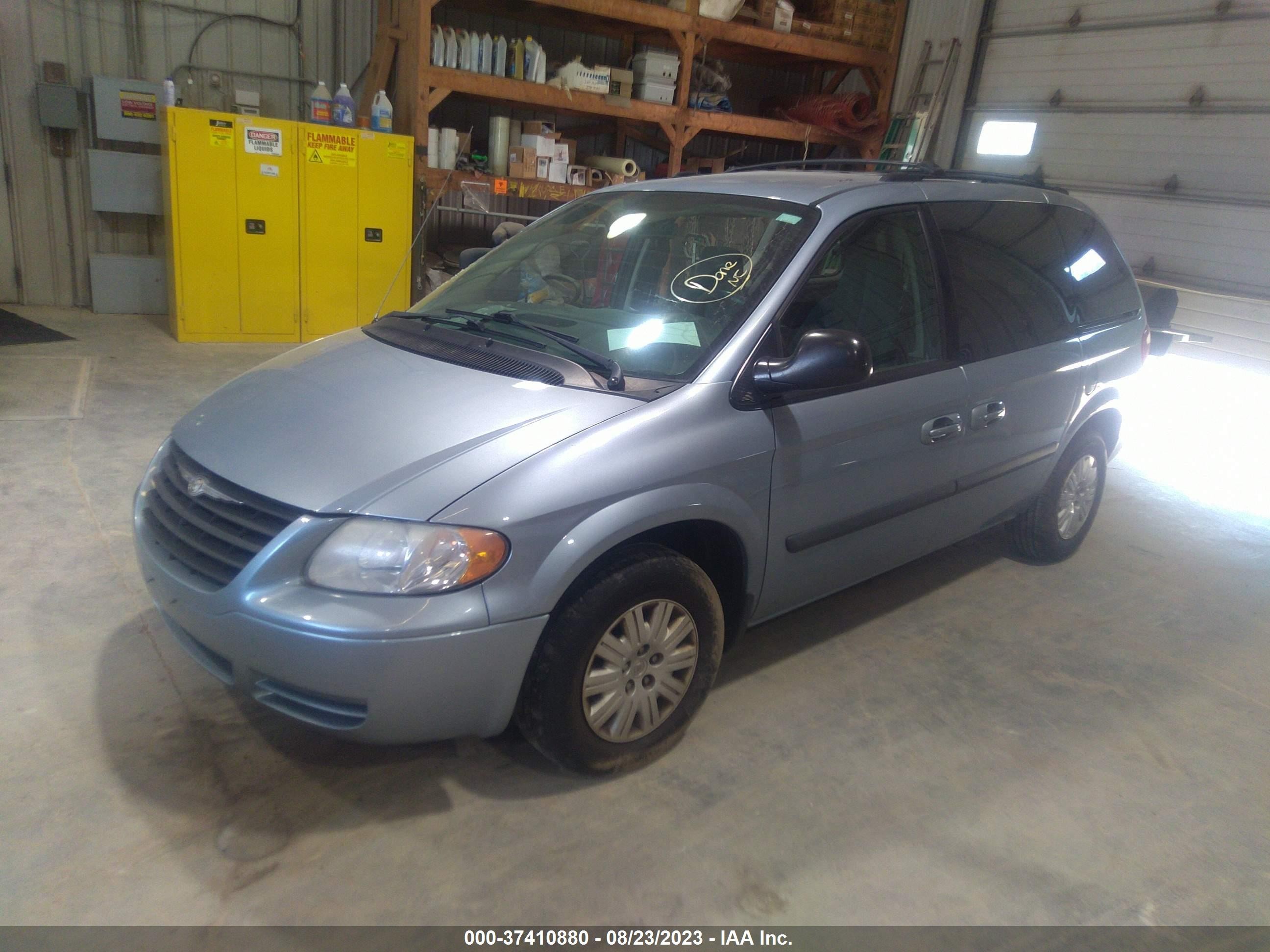 Photo 1 VIN: 1C4GP45R75B253367 - CHRYSLER TOWN & COUNTRY 