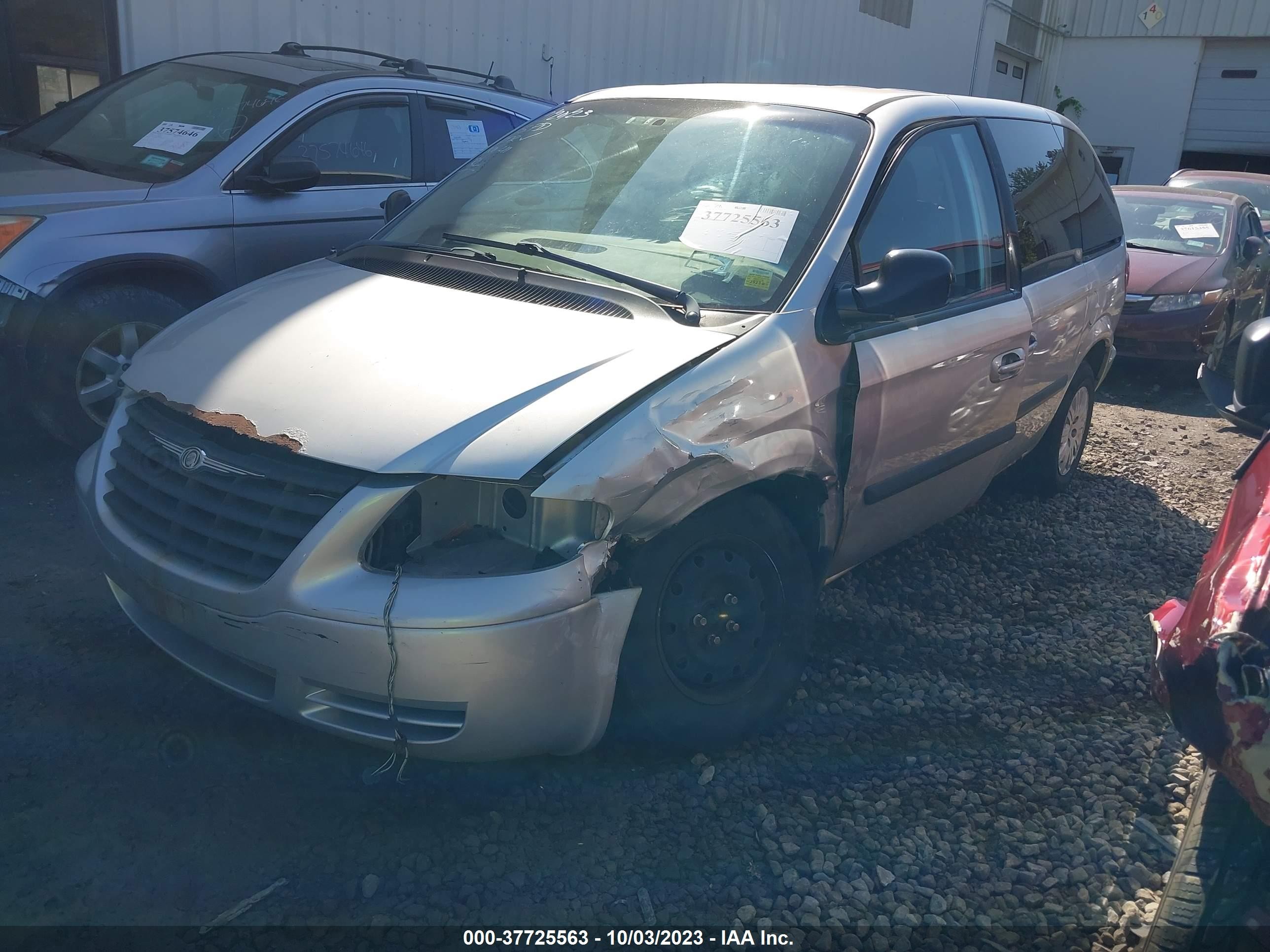 Photo 5 VIN: 1C4GP45R75B394214 - CHRYSLER TOWN & COUNTRY 