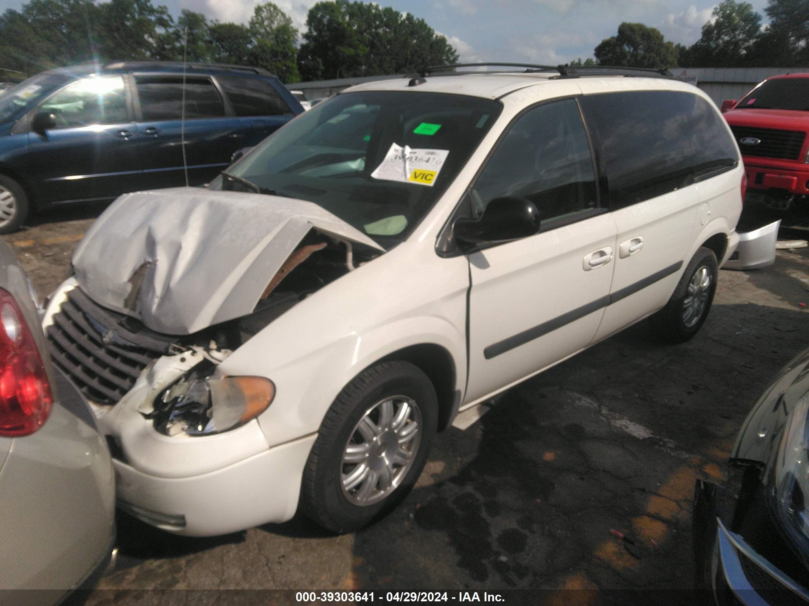 Photo 1 VIN: 1C4GP45R75B399719 - CHRYSLER TOWN & COUNTRY 