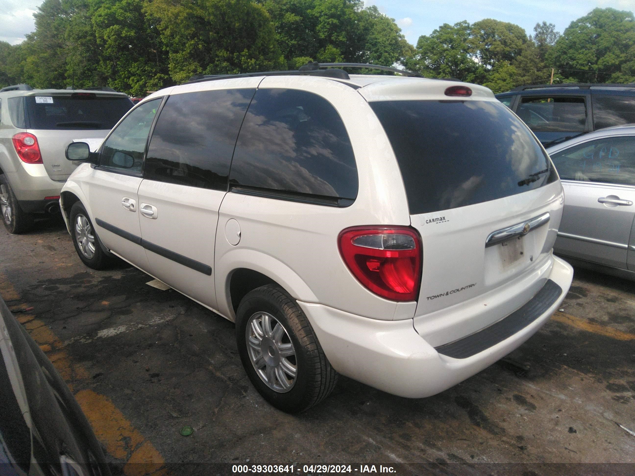 Photo 2 VIN: 1C4GP45R75B399719 - CHRYSLER TOWN & COUNTRY 