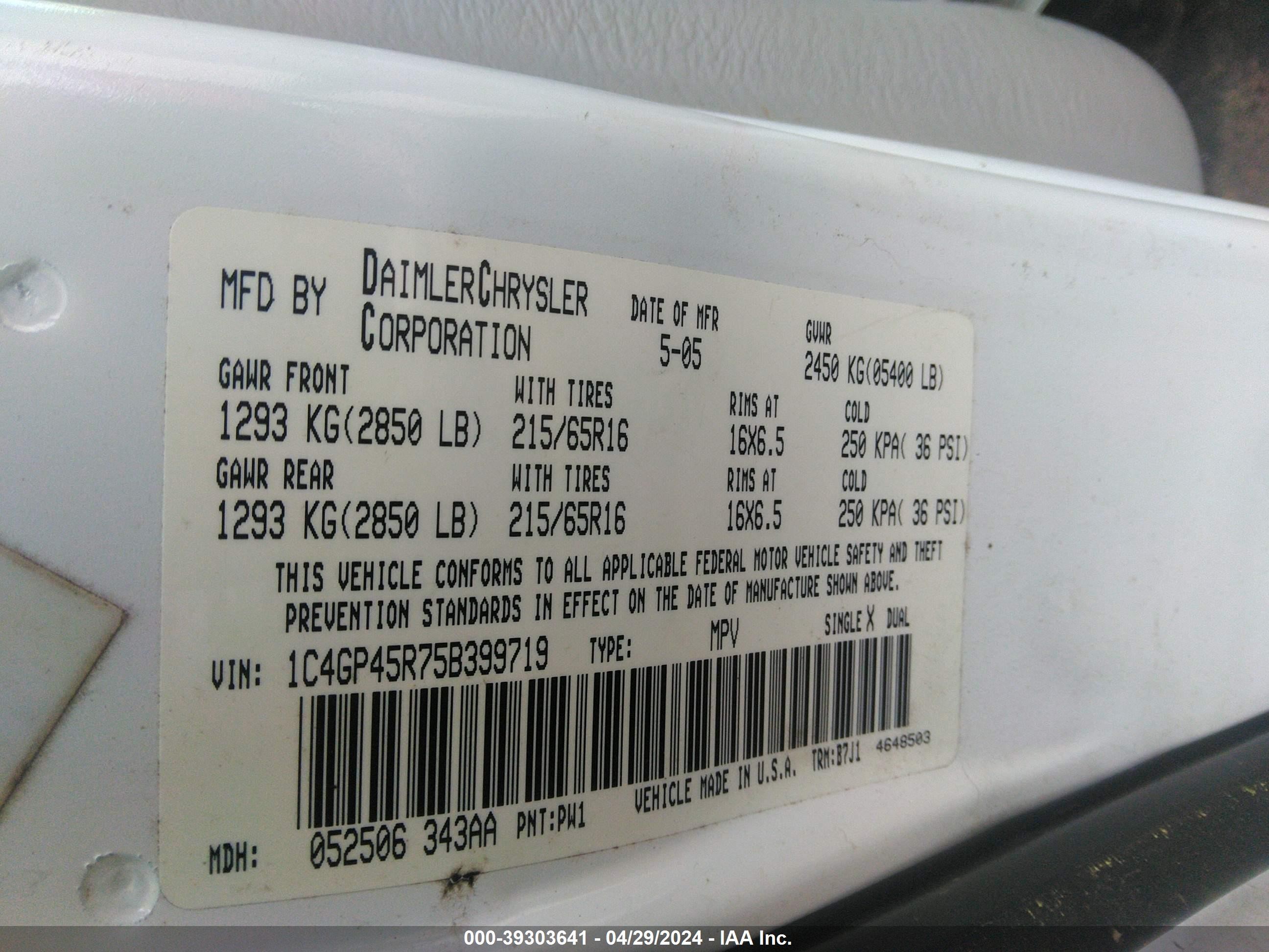 Photo 8 VIN: 1C4GP45R75B399719 - CHRYSLER TOWN & COUNTRY 