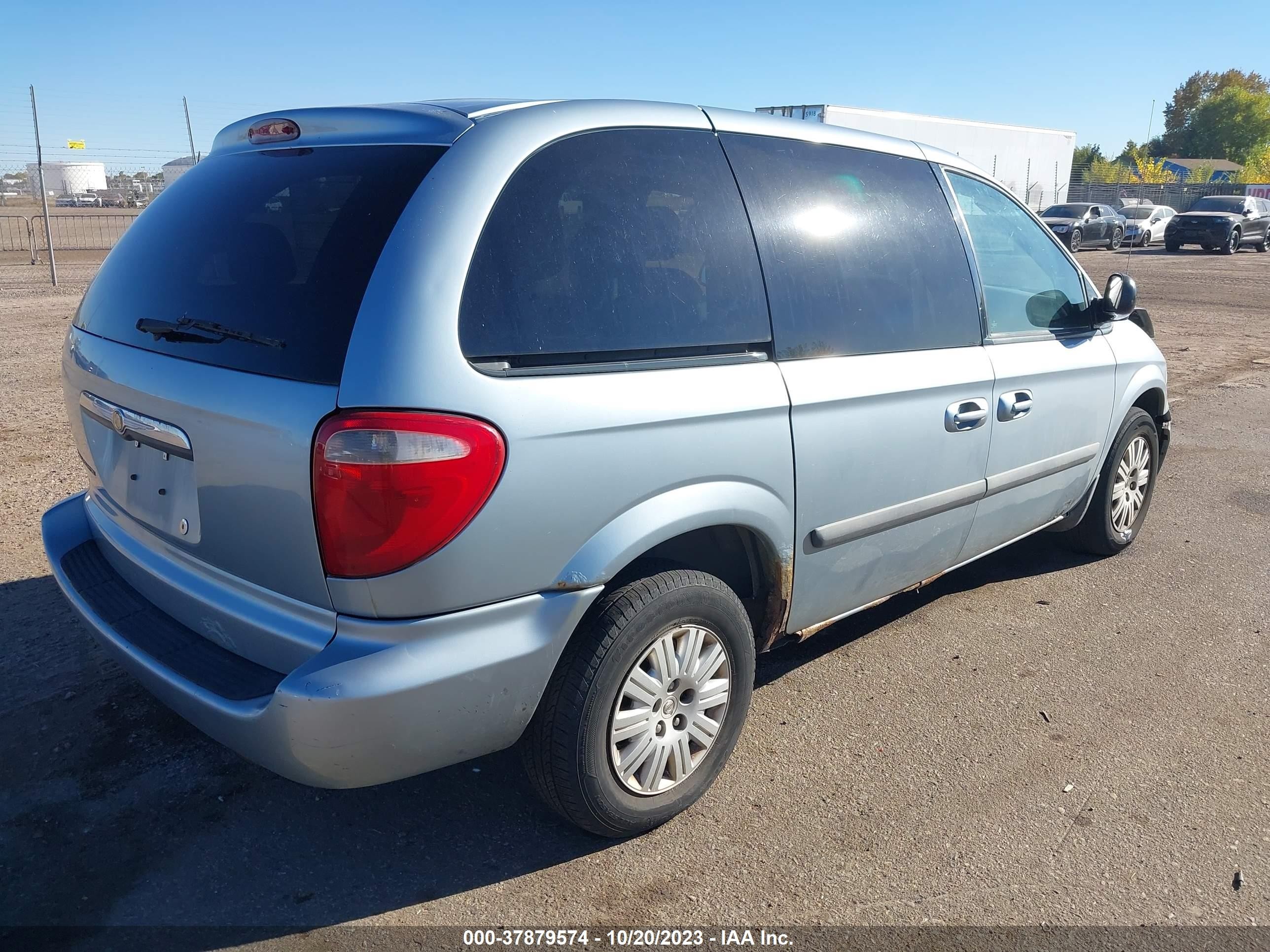 Photo 3 VIN: 1C4GP45R85B407553 - CHRYSLER TOWN & COUNTRY 