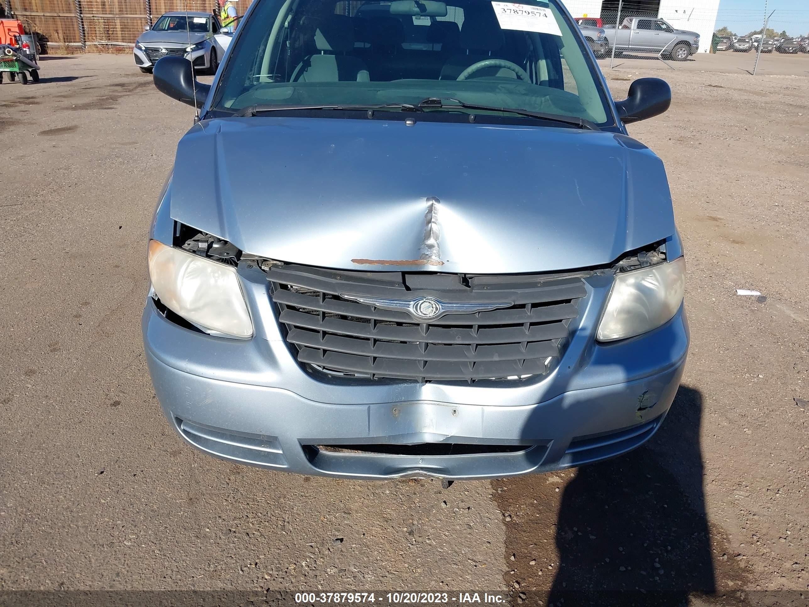 Photo 5 VIN: 1C4GP45R85B407553 - CHRYSLER TOWN & COUNTRY 