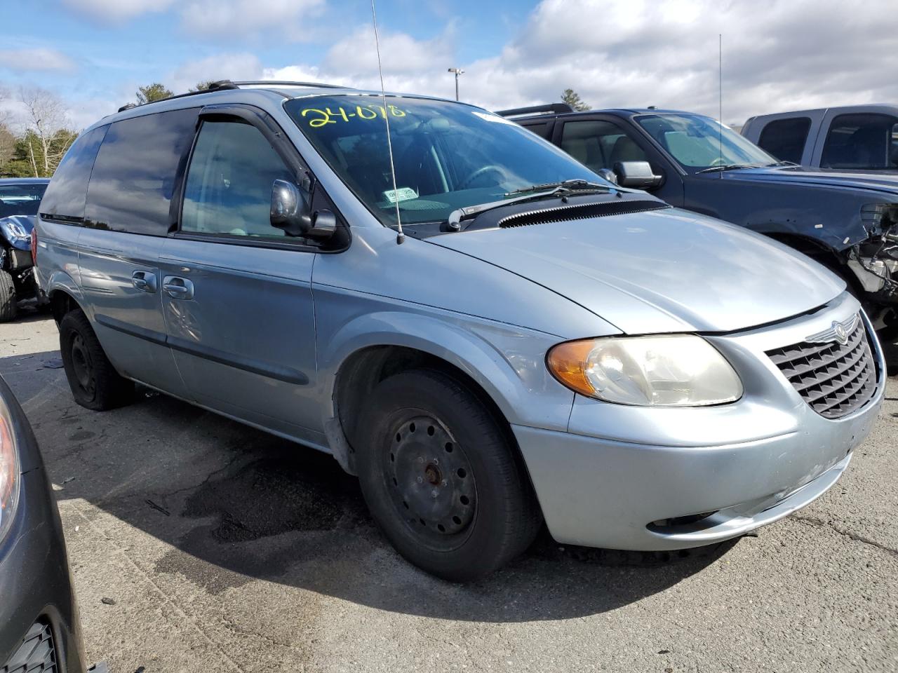 Photo 3 VIN: 1C4GP45R94B505845 - CHRYSLER TOWN & COUNTRY 