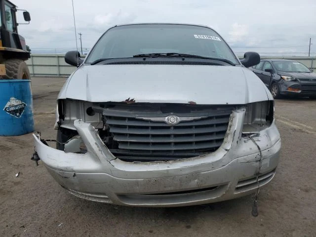 Photo 4 VIN: 1C4GP45R95B288203 - CHRYSLER TOWN & COU 