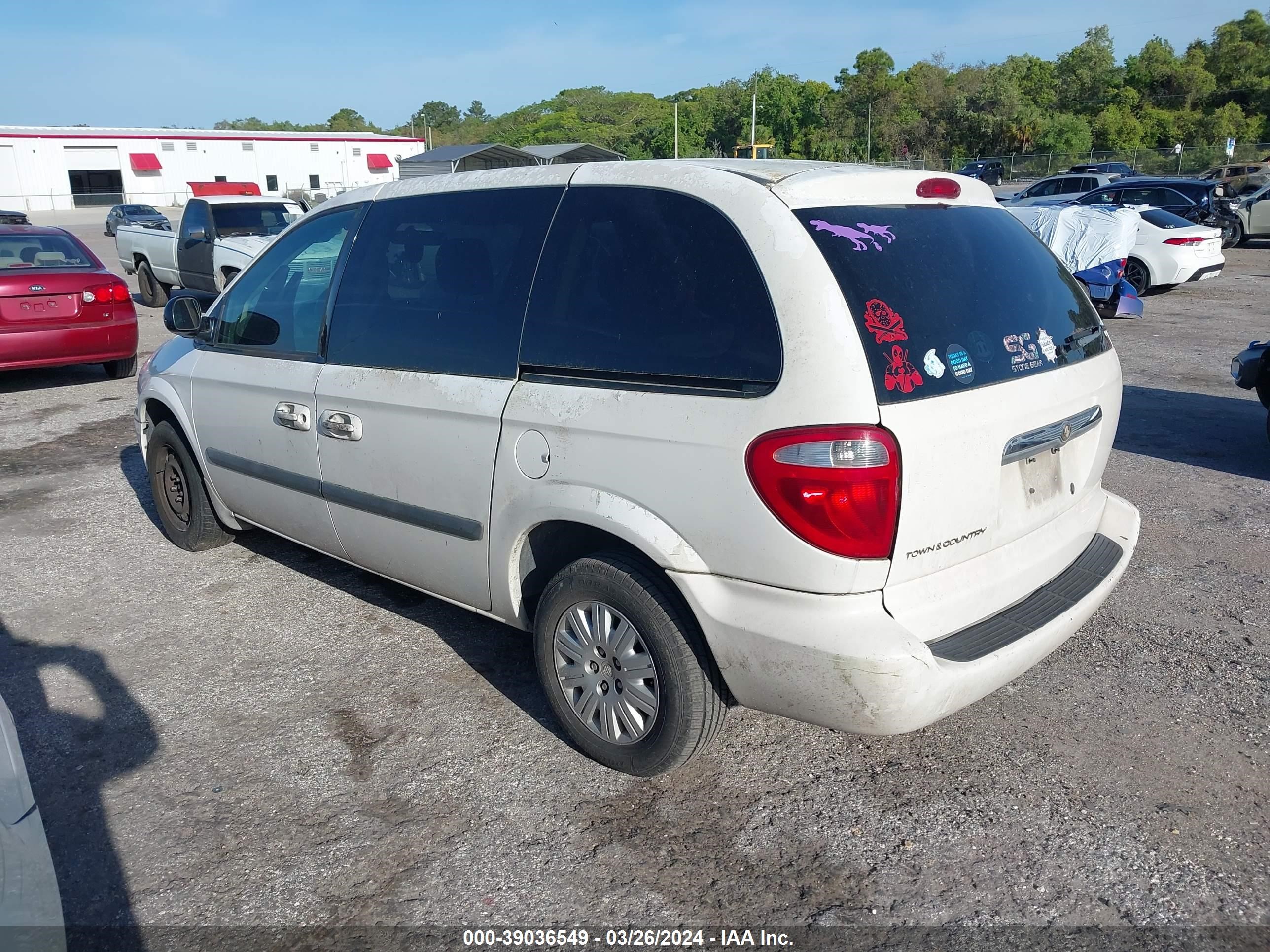 Photo 2 VIN: 1C4GP45R95B321006 - CHRYSLER TOWN & COUNTRY 