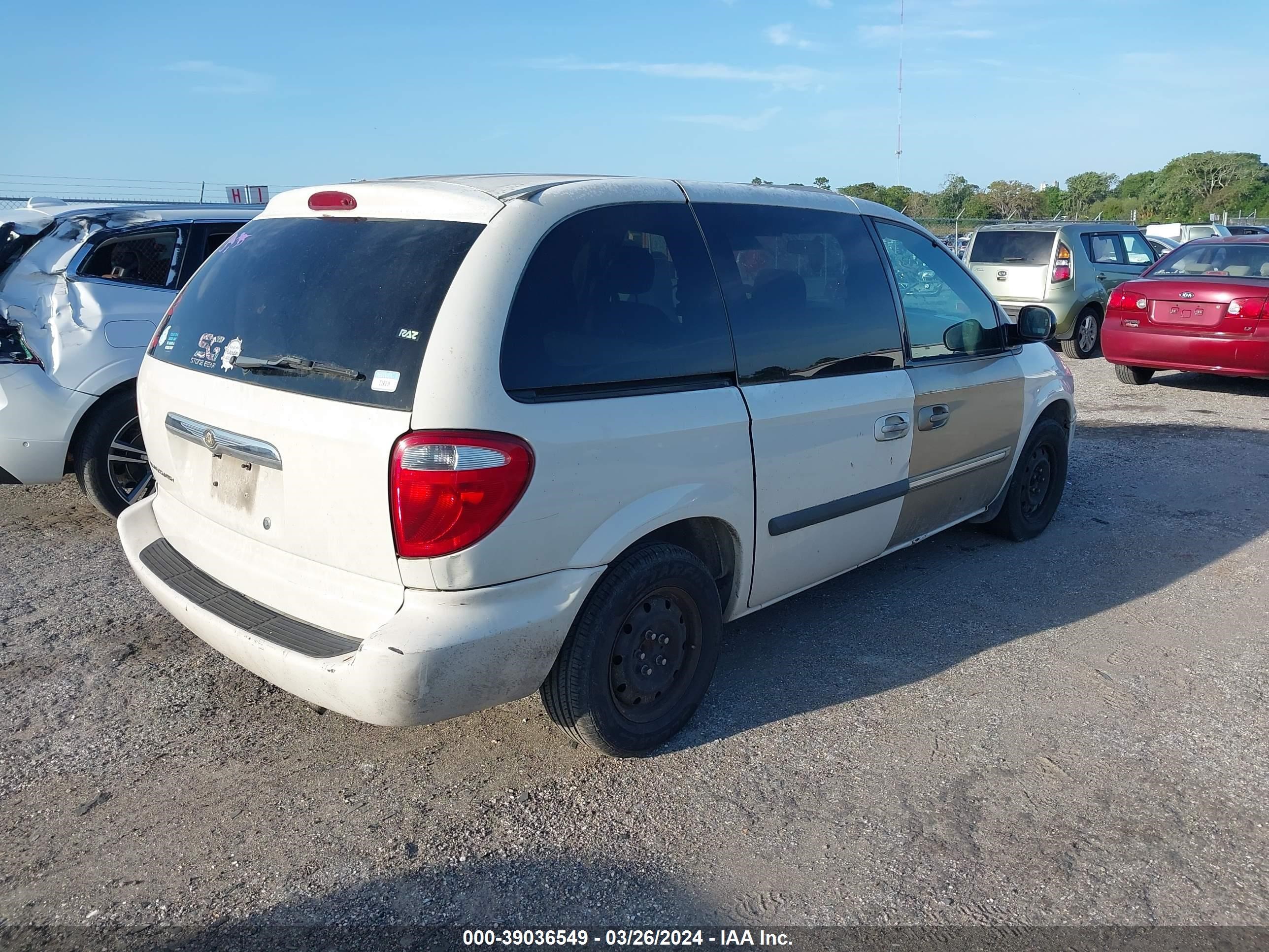 Photo 3 VIN: 1C4GP45R95B321006 - CHRYSLER TOWN & COUNTRY 