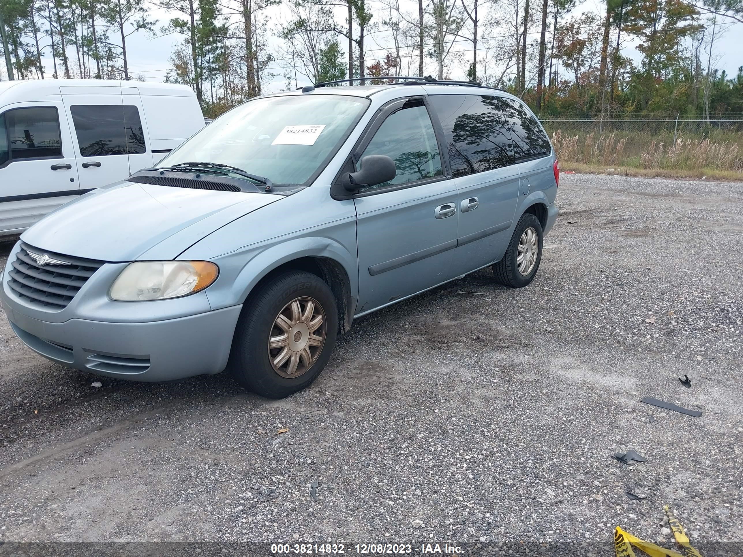 Photo 1 VIN: 1C4GP45R95B361876 - CHRYSLER TOWN & COUNTRY 