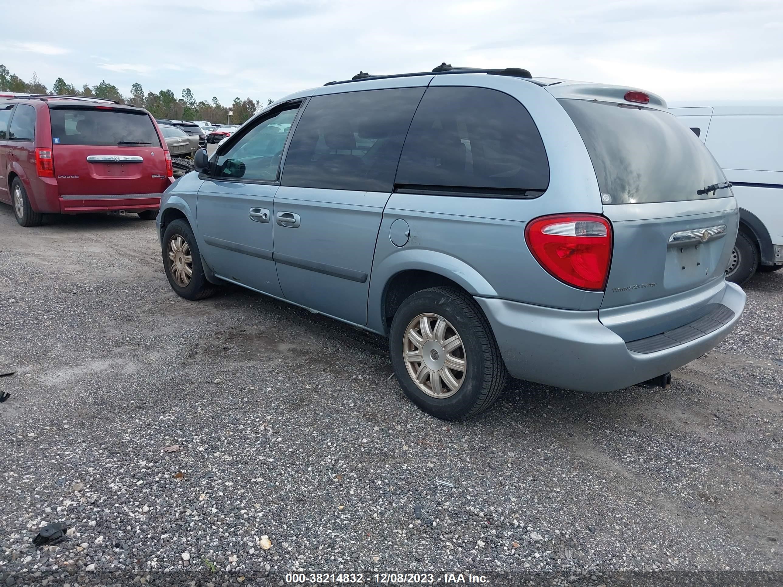 Photo 2 VIN: 1C4GP45R95B361876 - CHRYSLER TOWN & COUNTRY 