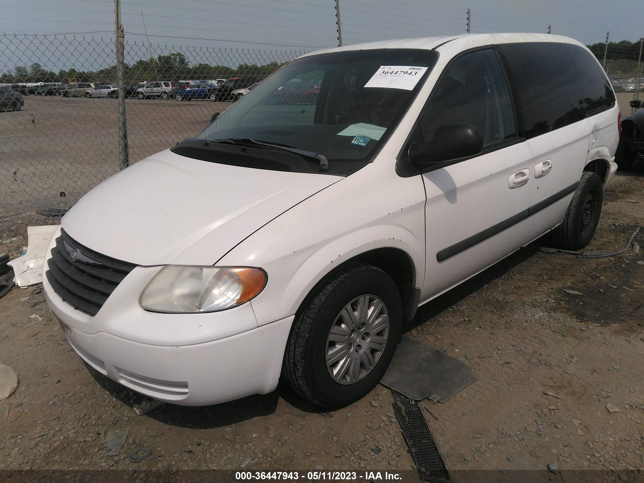 Photo 1 VIN: 1C4GP45RX5B348621 - CHRYSLER TOWN & COUNTRY 