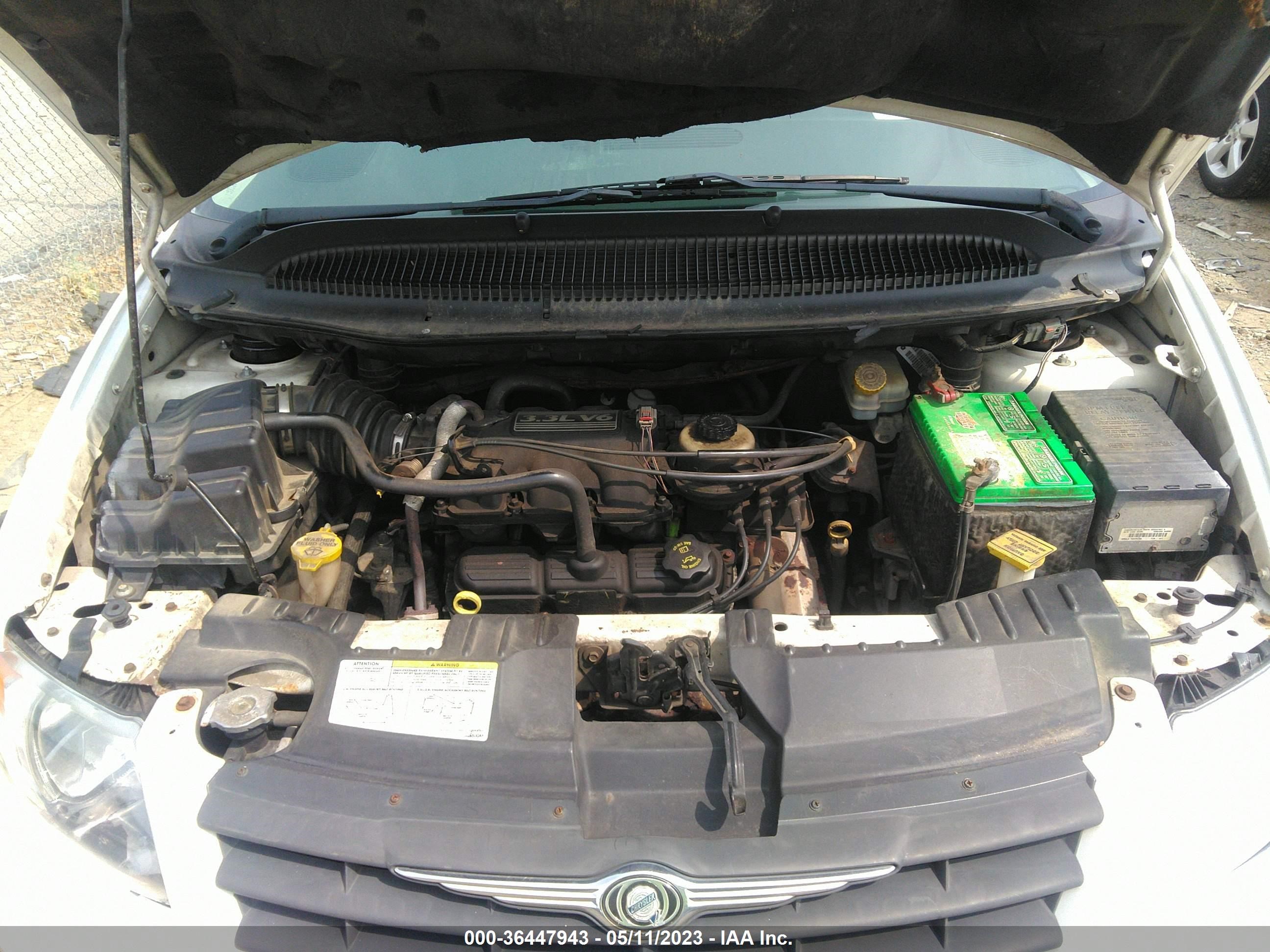 Photo 9 VIN: 1C4GP45RX5B348621 - CHRYSLER TOWN & COUNTRY 