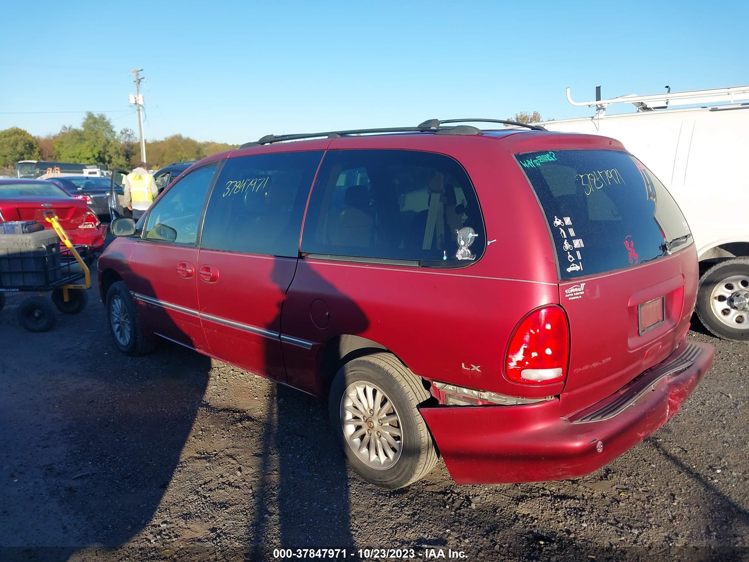 Photo 2 VIN: 1C4GP54G4XB592757 - CHRYSLER TOWN & COUNTRY 