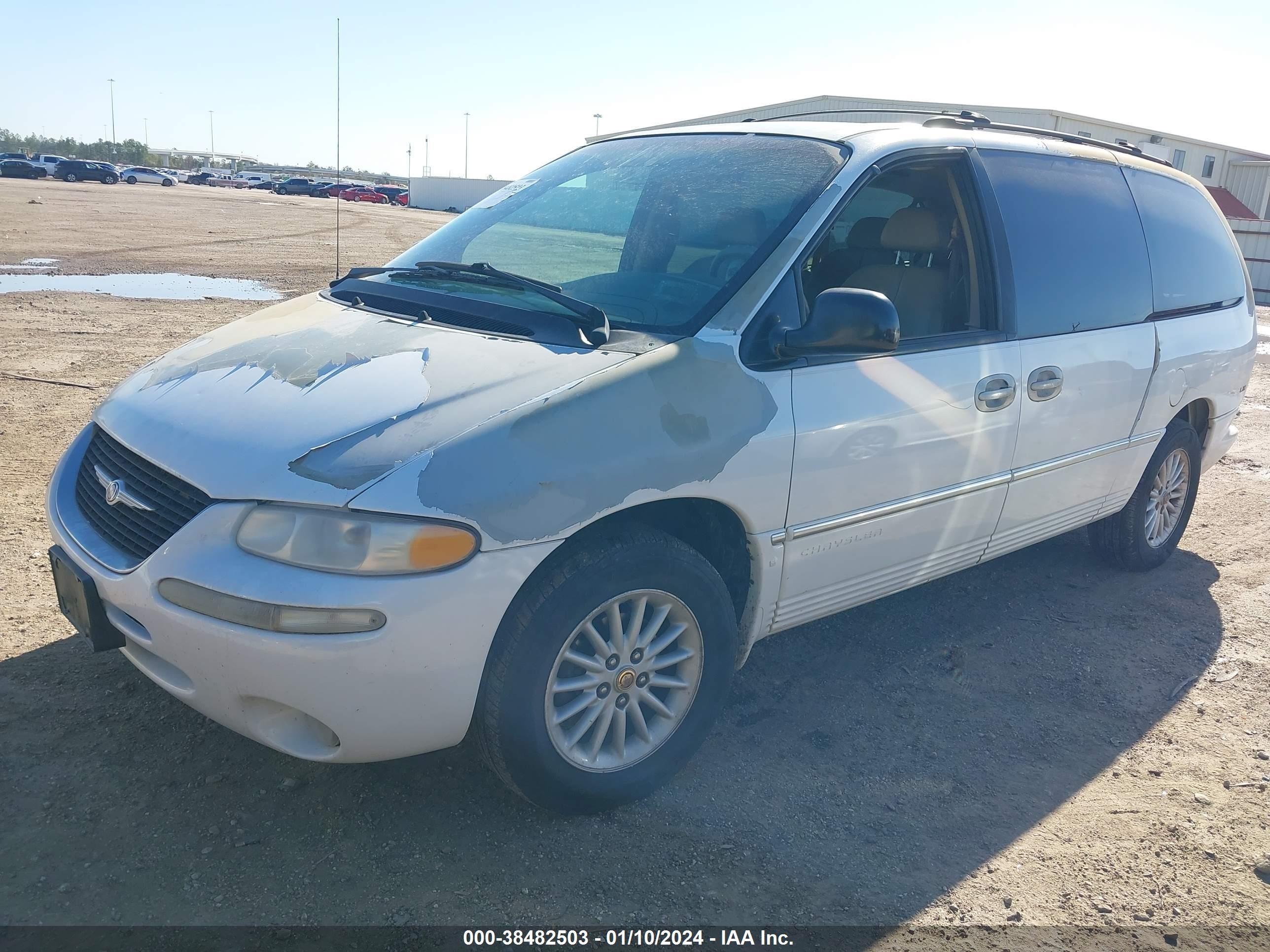 Photo 1 VIN: 1C4GP54L2YB633143 - CHRYSLER TOWN & COUNTRY 