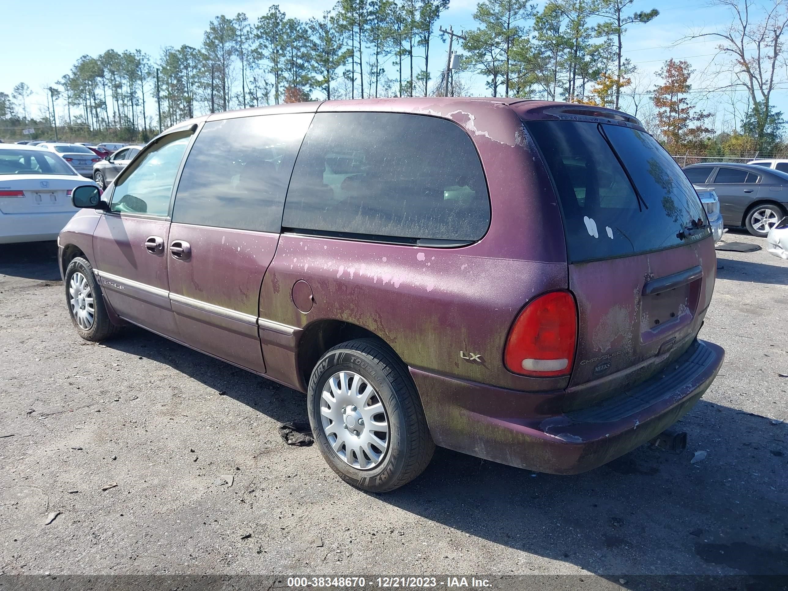 Photo 2 VIN: 1C4GP54L4XB917517 - CHRYSLER TOWN & COUNTRY 