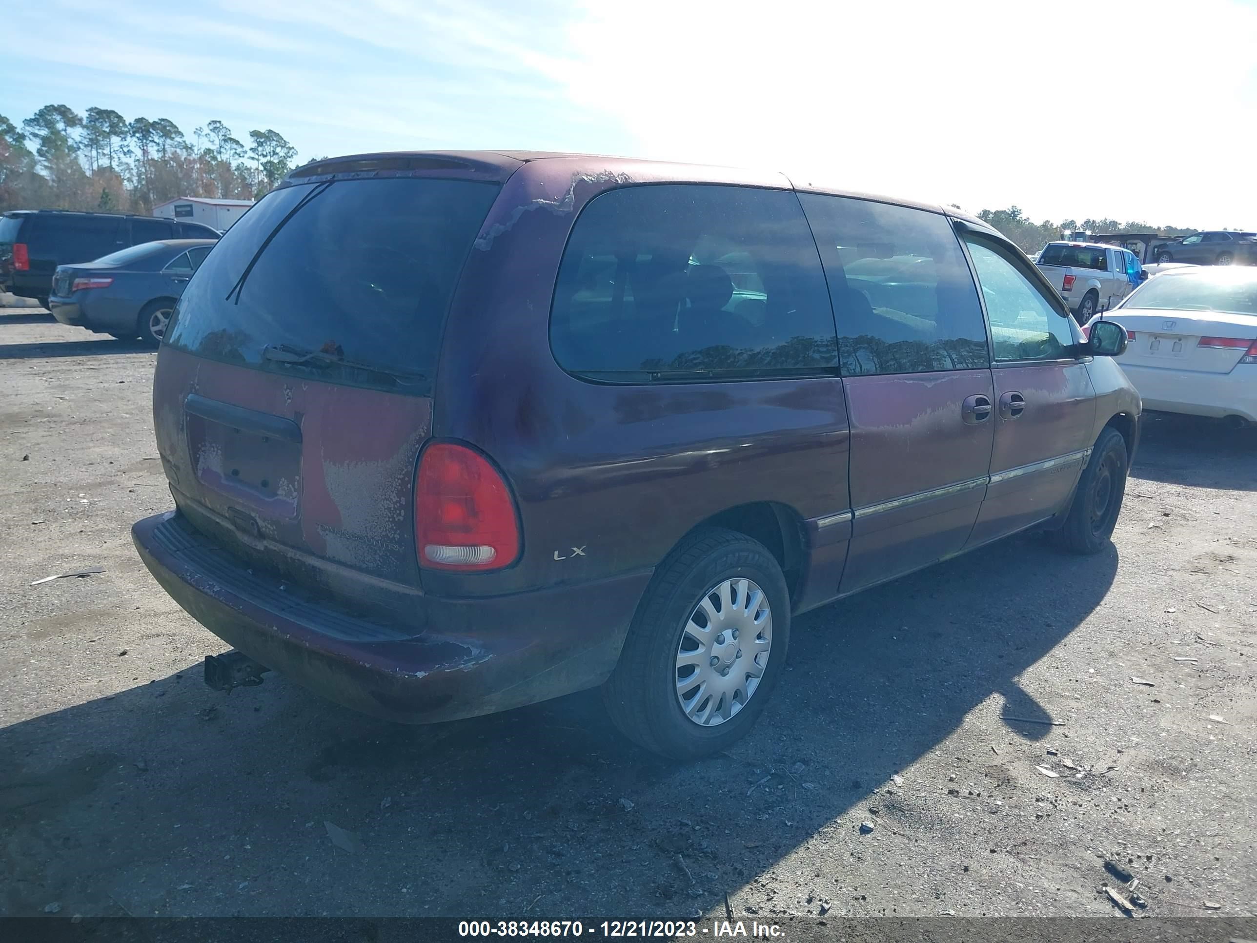 Photo 3 VIN: 1C4GP54L4XB917517 - CHRYSLER TOWN & COUNTRY 