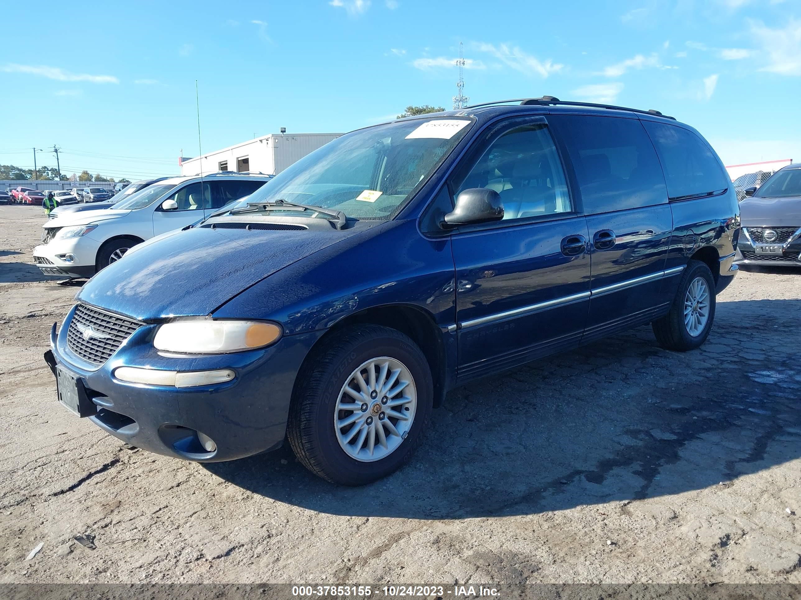 Photo 1 VIN: 1C4GP54L5YB667741 - CHRYSLER TOWN & COUNTRY 