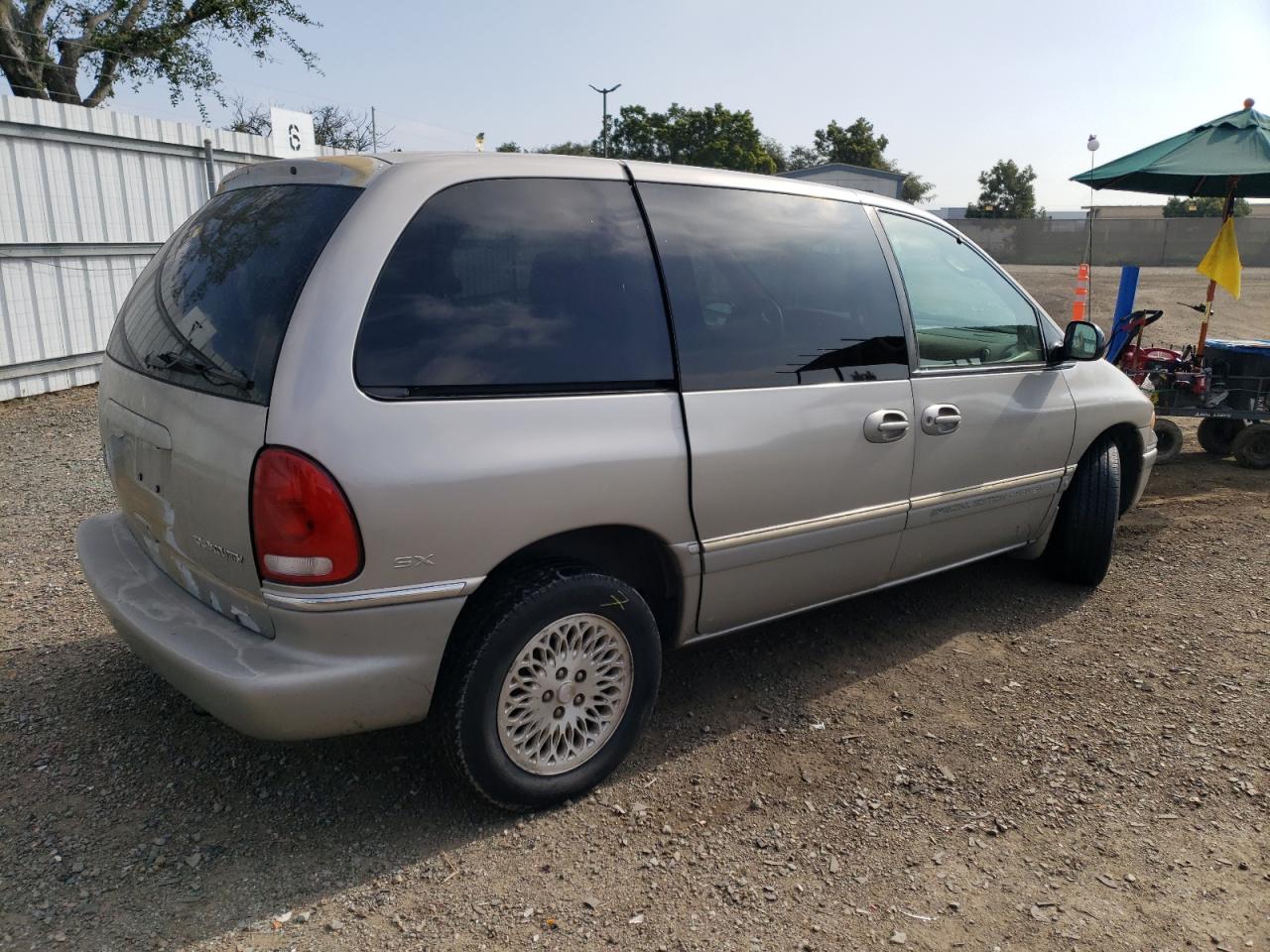 Photo 2 VIN: 1C4GP55RXVB278561 - CHRYSLER TOWN & COUNTRY 