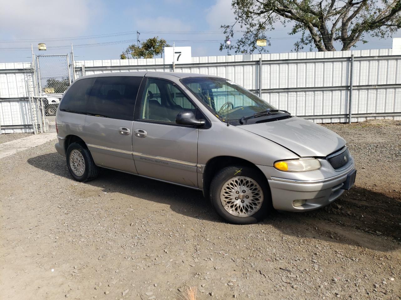 Photo 3 VIN: 1C4GP55RXVB278561 - CHRYSLER TOWN & COUNTRY 