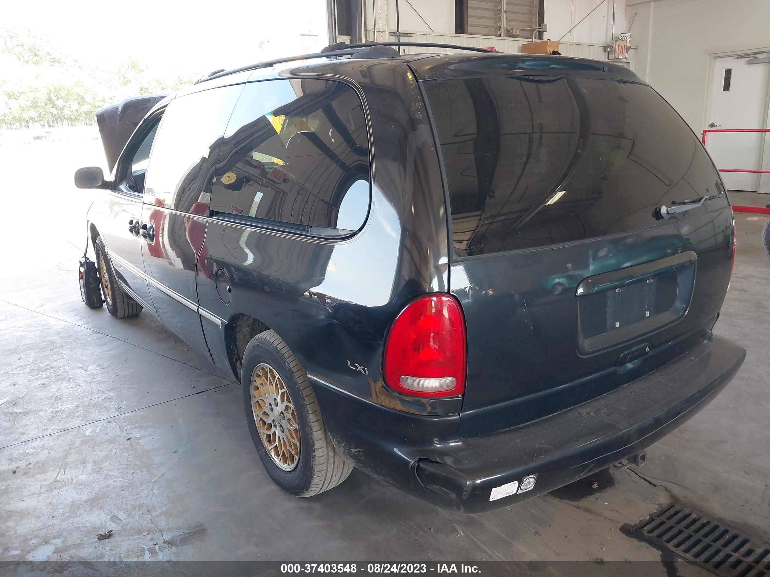 Photo 2 VIN: 1C4GP64L6WB662762 - CHRYSLER TOWN & COUNTRY 