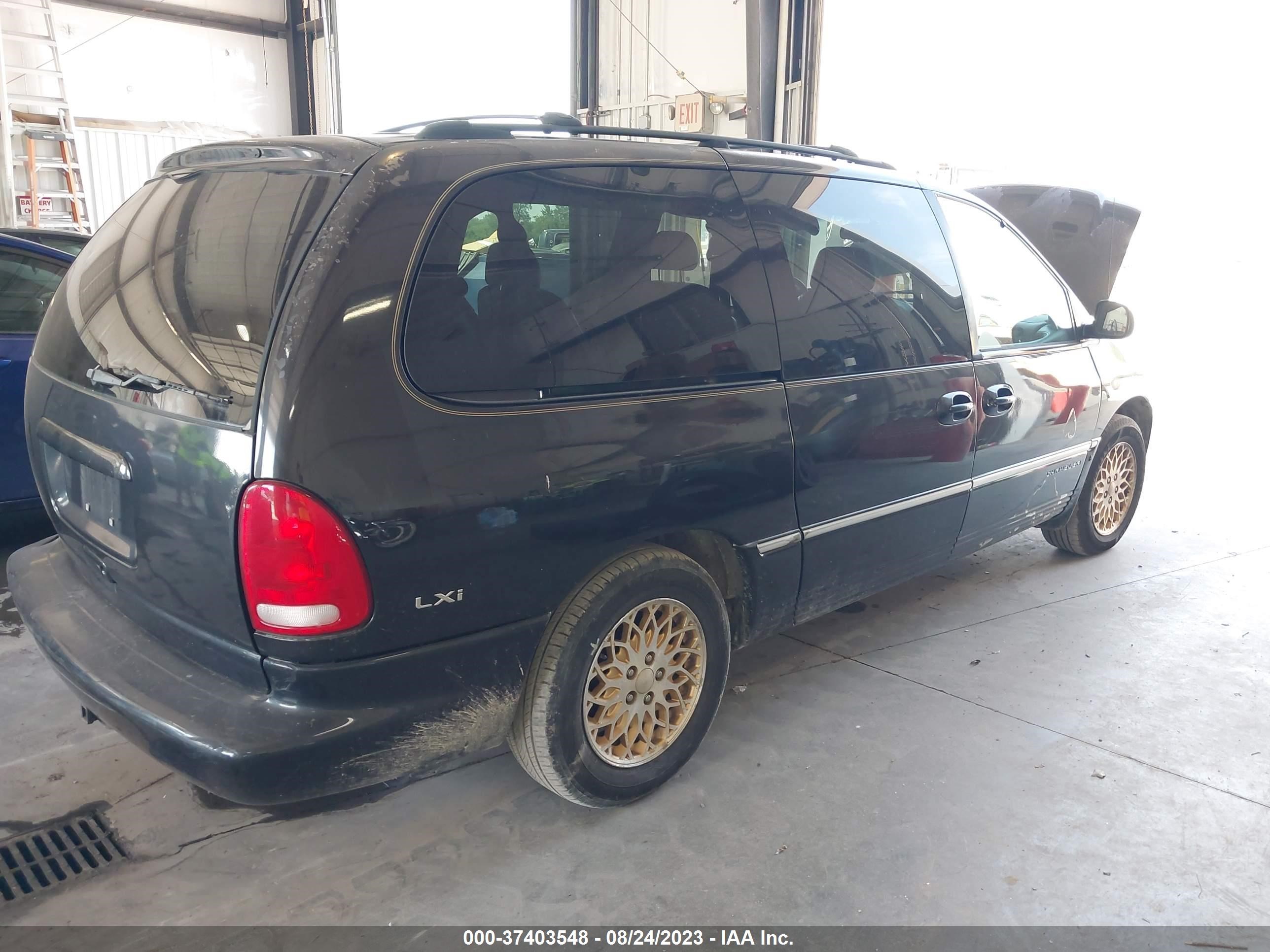 Photo 3 VIN: 1C4GP64L6WB662762 - CHRYSLER TOWN & COUNTRY 