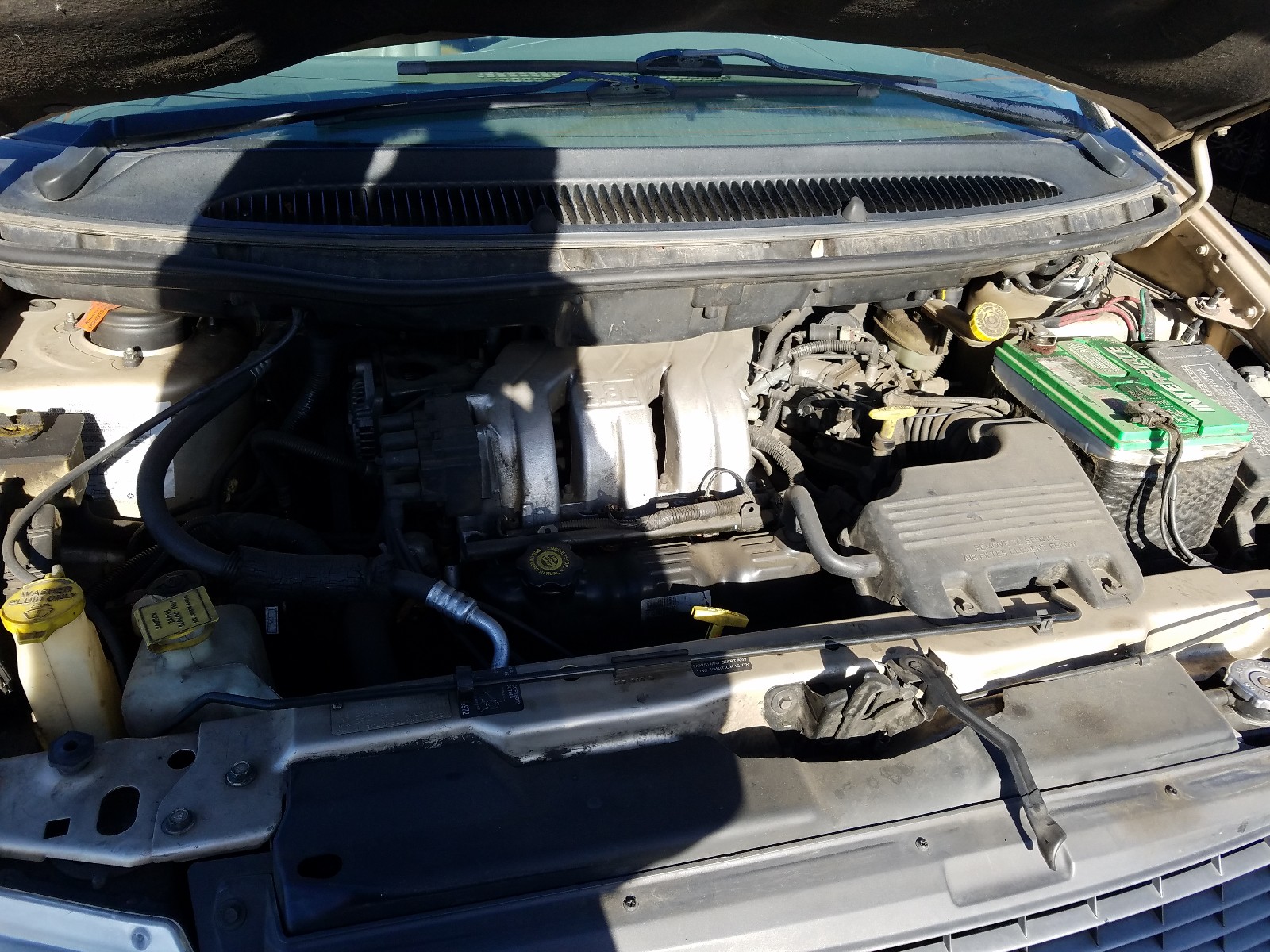 Photo 6 VIN: 1C4GP64L9XB822330 - CHRYSLER TOWN &AMP COU 