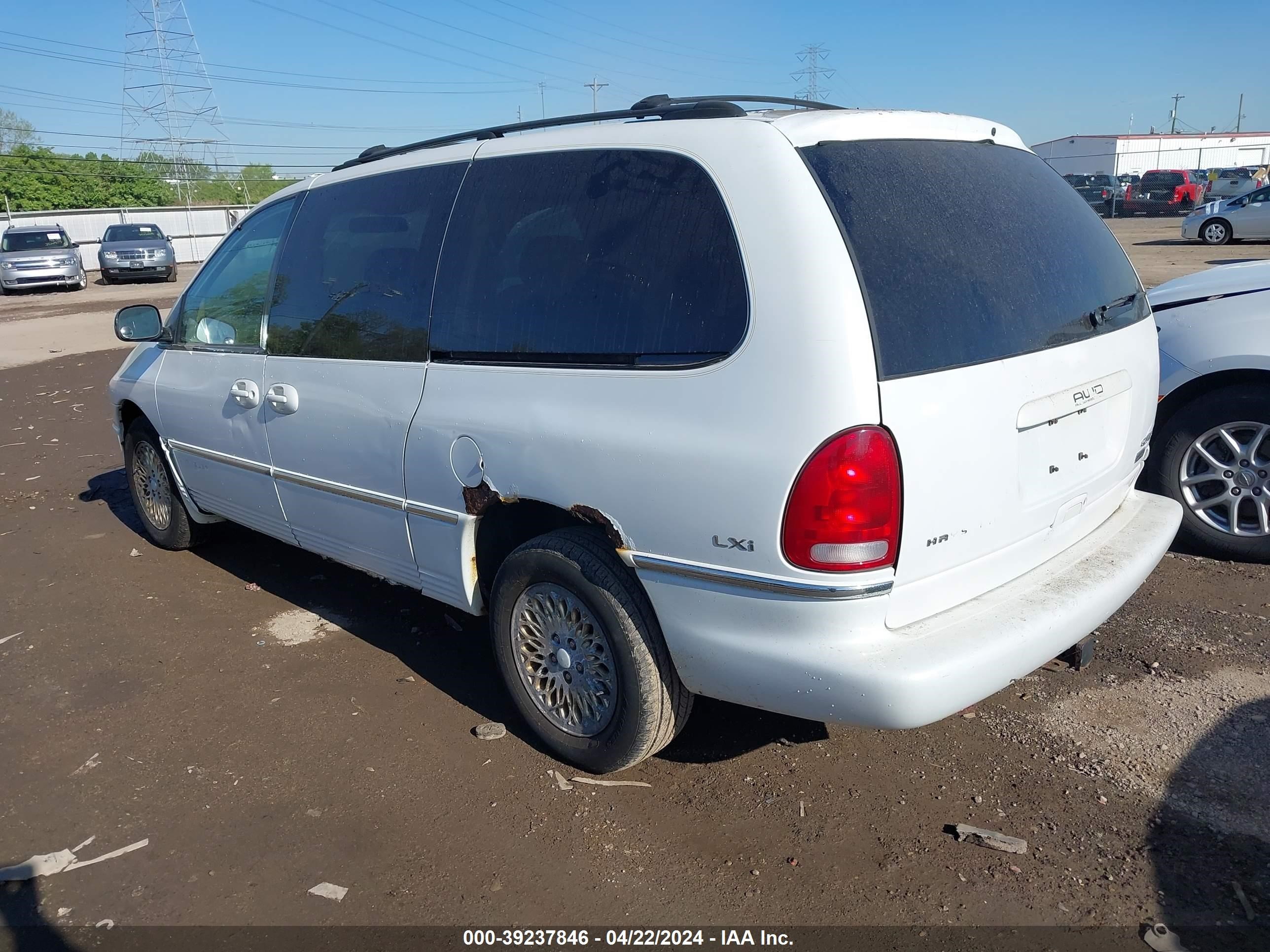 Photo 2 VIN: 1C4GT64L4VB292485 - CHRYSLER TOWN & COUNTRY 