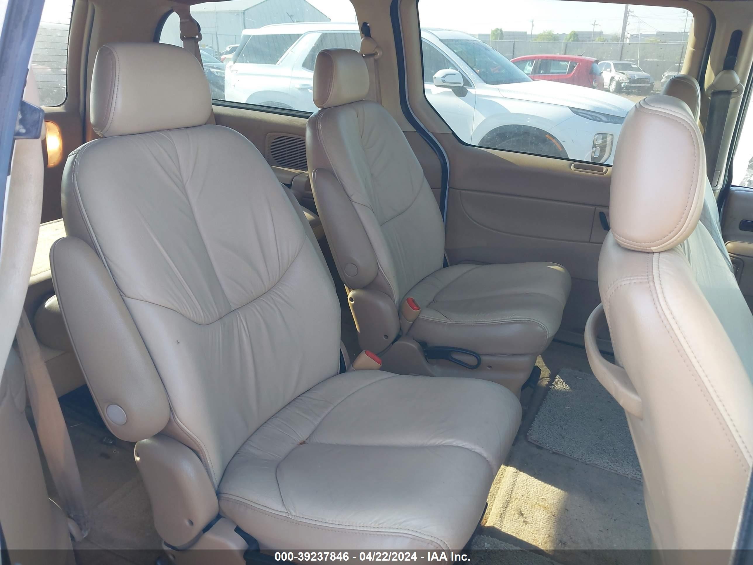 Photo 7 VIN: 1C4GT64L4VB292485 - CHRYSLER TOWN & COUNTRY 