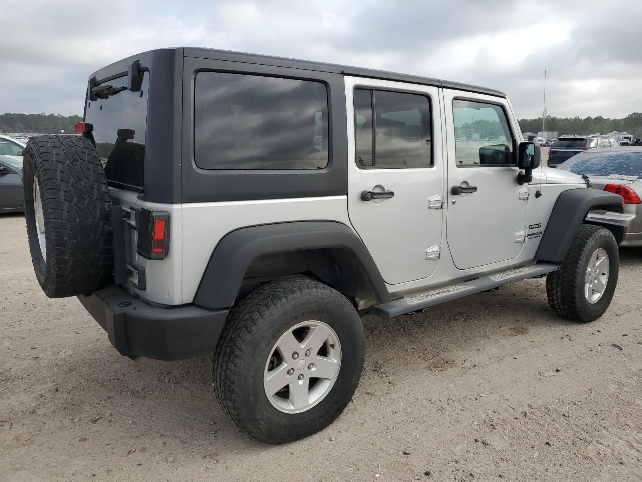 Photo 2 VIN: 1C4HJWDG1CL141494 - JEEP WRANGLER 