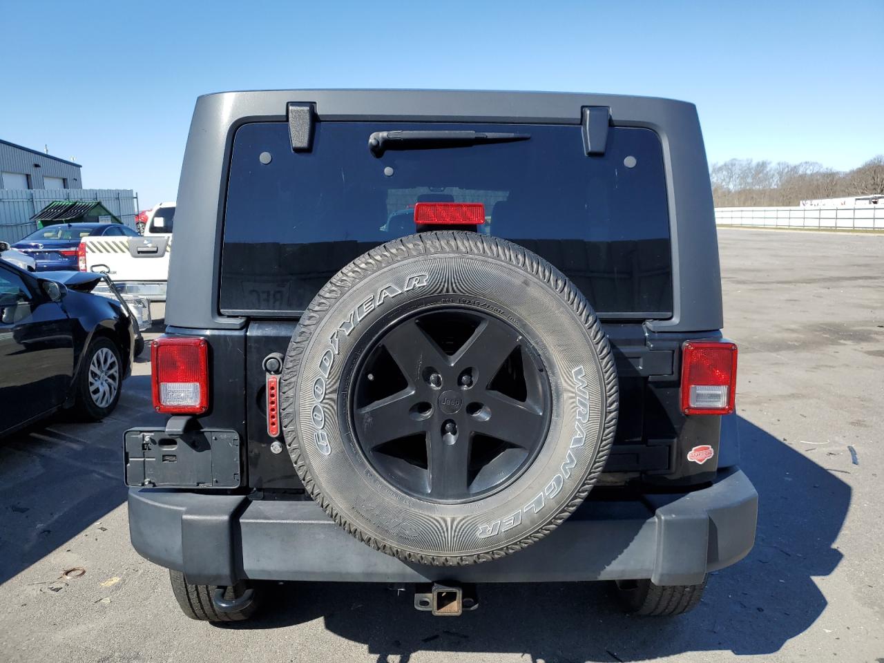 Photo 5 VIN: 1C4HJWDG1CL208451 - JEEP WRANGLER 