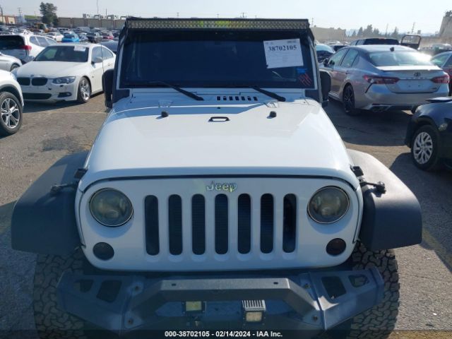 Photo 5 VIN: 1C4HJWDG1CL248982 - JEEP WRANGLER UNLIMITED 