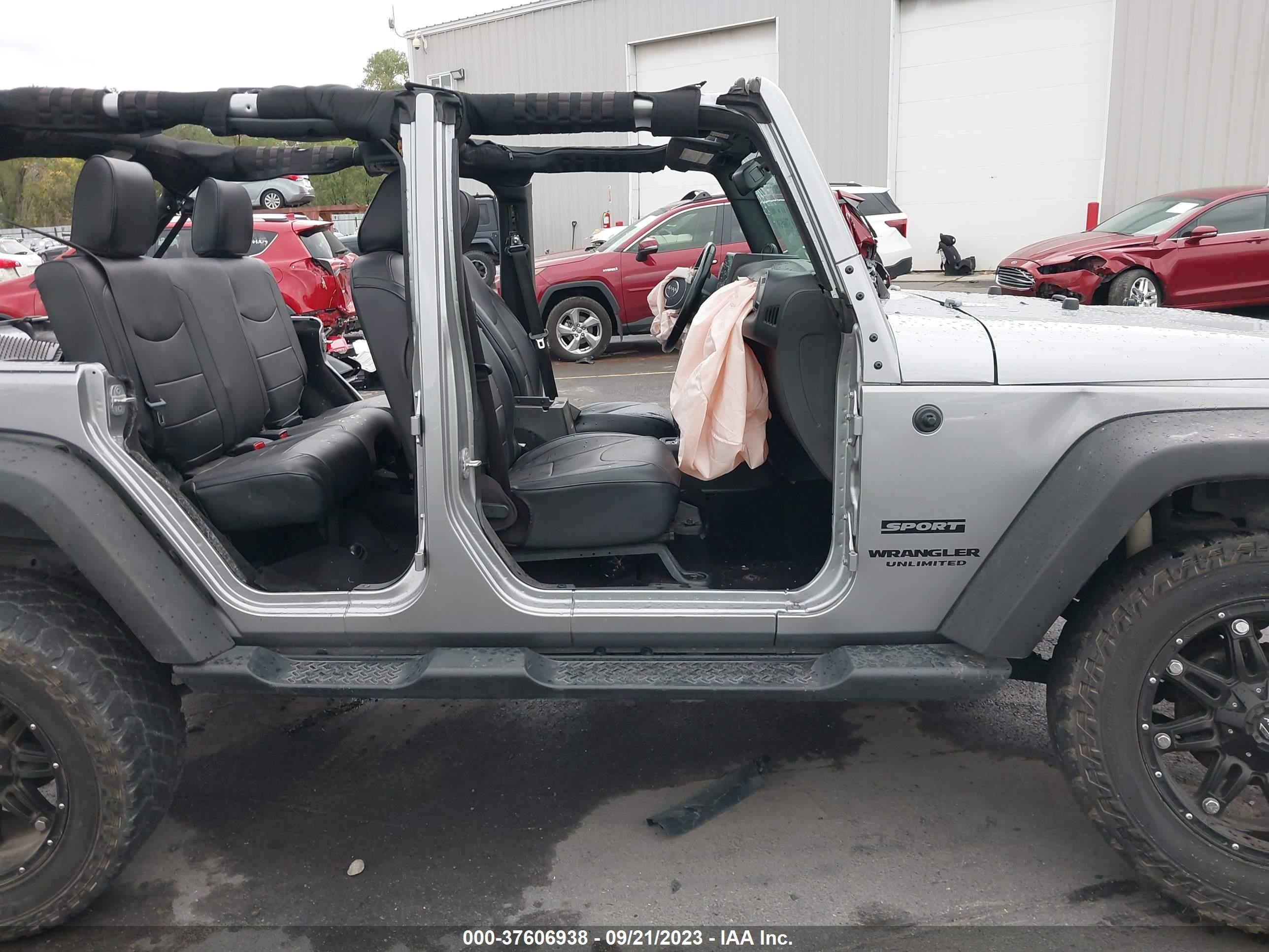 Photo 11 VIN: 1C4HJWDG1EL244868 - JEEP WRANGLER 