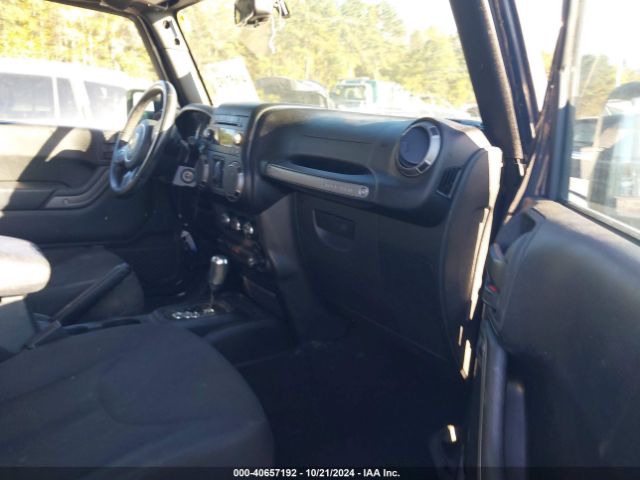 Photo 4 VIN: 1C4HJWDG1JL890552 - JEEP WRANGLER JK 