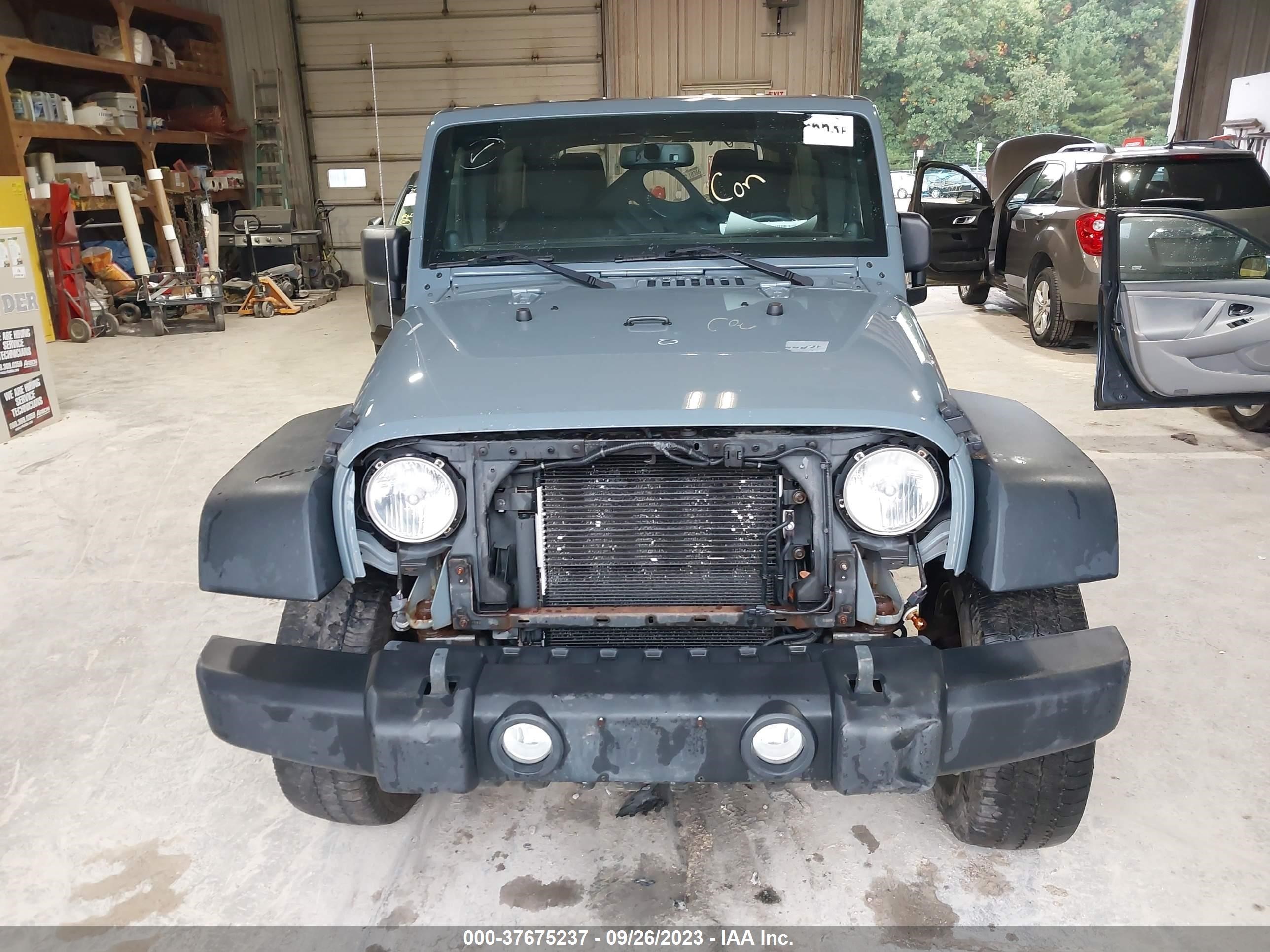 Photo 11 VIN: 1C4HJWDG2EL187516 - JEEP WRANGLER 